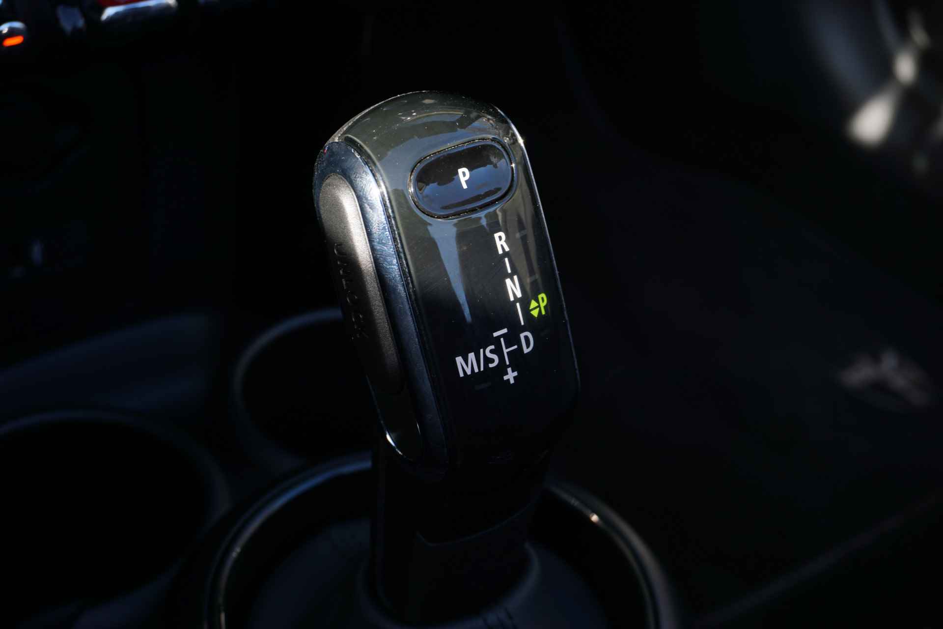 MINI Cabrio Cooper S Aut. Yours 17" LMV / Stoelverwarming / LED / Apple CarPlay / Parkeersensoren - 12/30