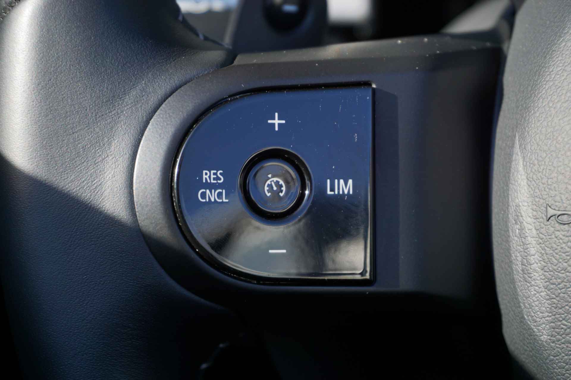 MINI Cabrio Cooper S Aut. Yours 17" LMV / Stoelverwarming / LED / Apple CarPlay / Parkeersensoren - 23/30