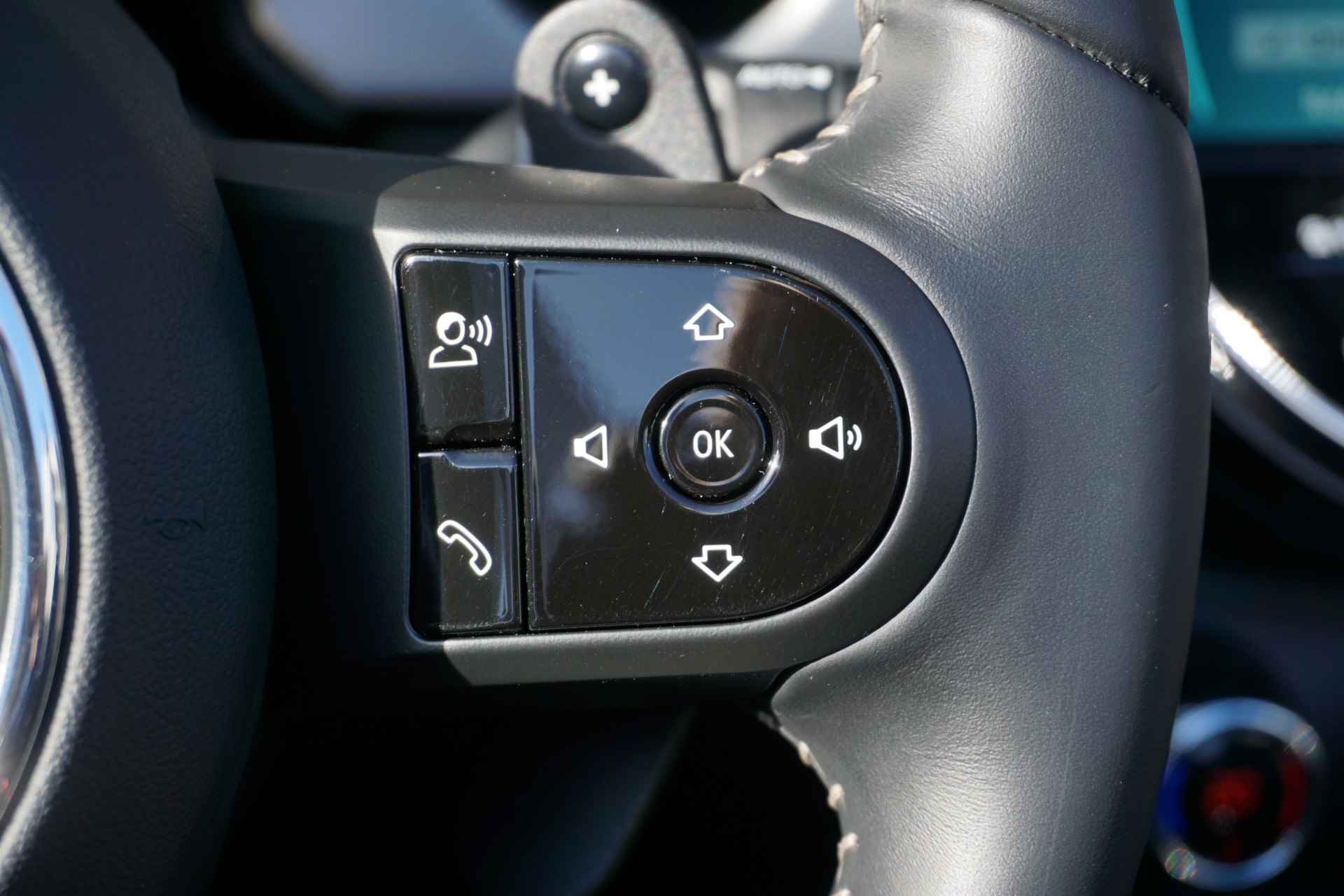 MINI Cabrio Cooper S Aut. Yours 17" LMV / Stoelverwarming / LED / Apple CarPlay / Parkeersensoren - 25/30