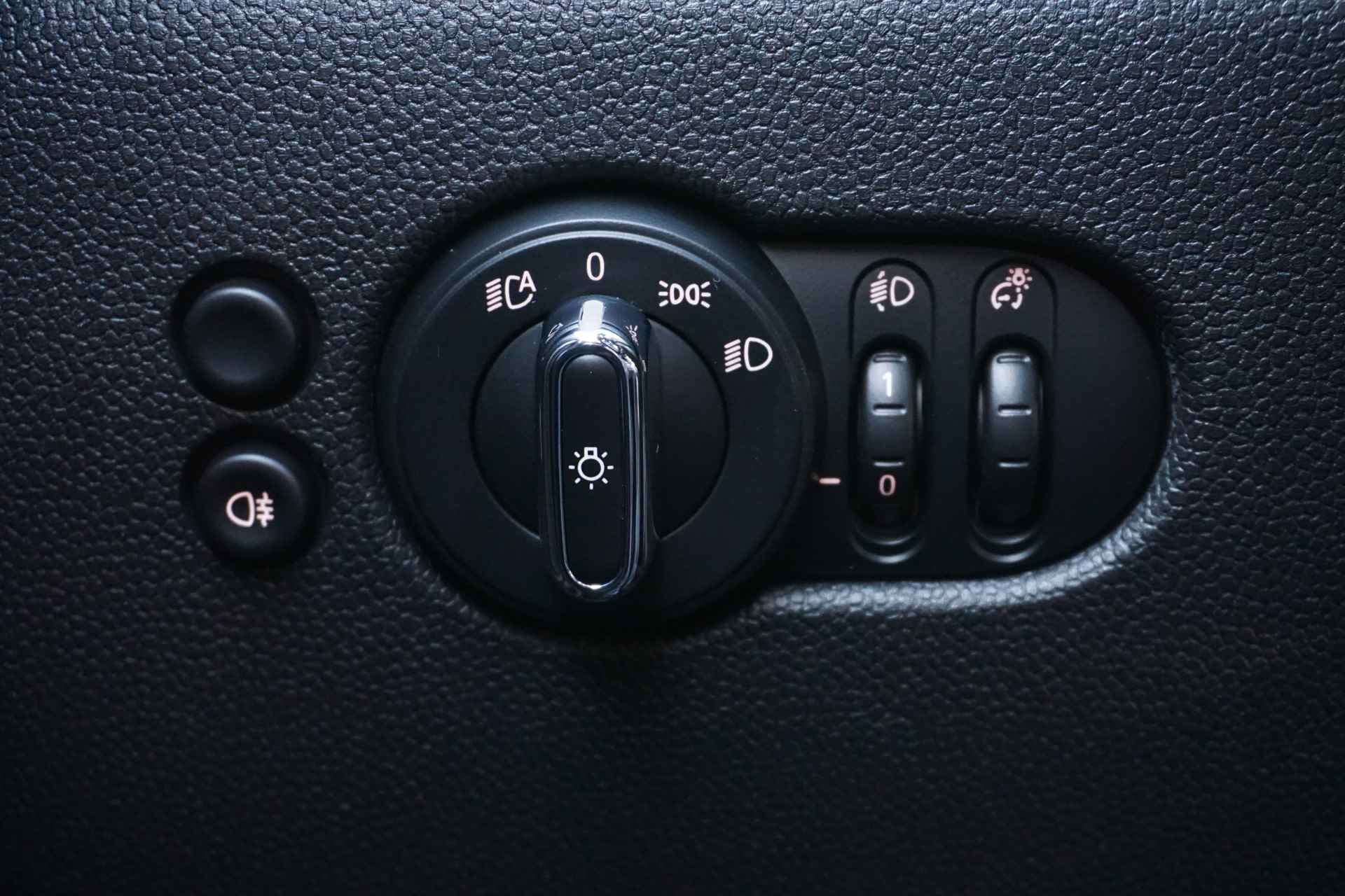 MINI Cabrio Cooper S Aut. Yours 17" LMV / Stoelverwarming / LED / Apple CarPlay / Parkeersensoren - 29/30