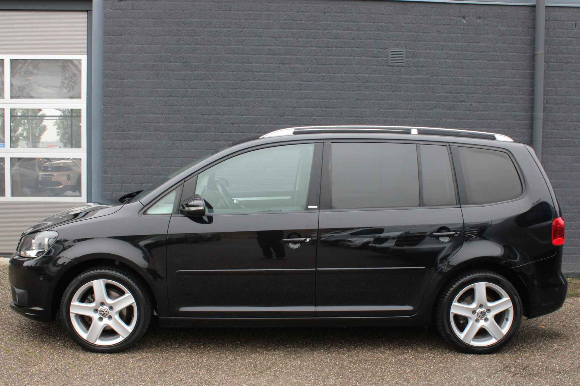 Volkswagen Touran 1.4 TSI 140 PK Highline Clima | Cruise control | Stoelverwarming | LM-velgen | Parkeersensoren - 2/26