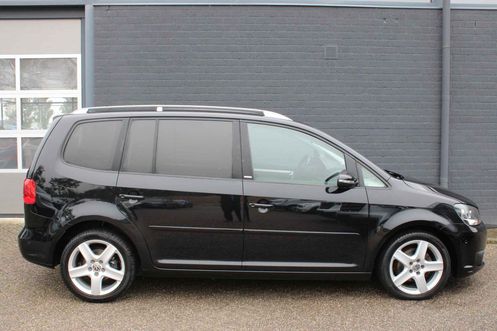 Volkswagen Touran 1.4 TSI 140 PK Highline Clima | Cruise control | Stoelverwarming | LM-velgen | Parkeersensoren - 3/26