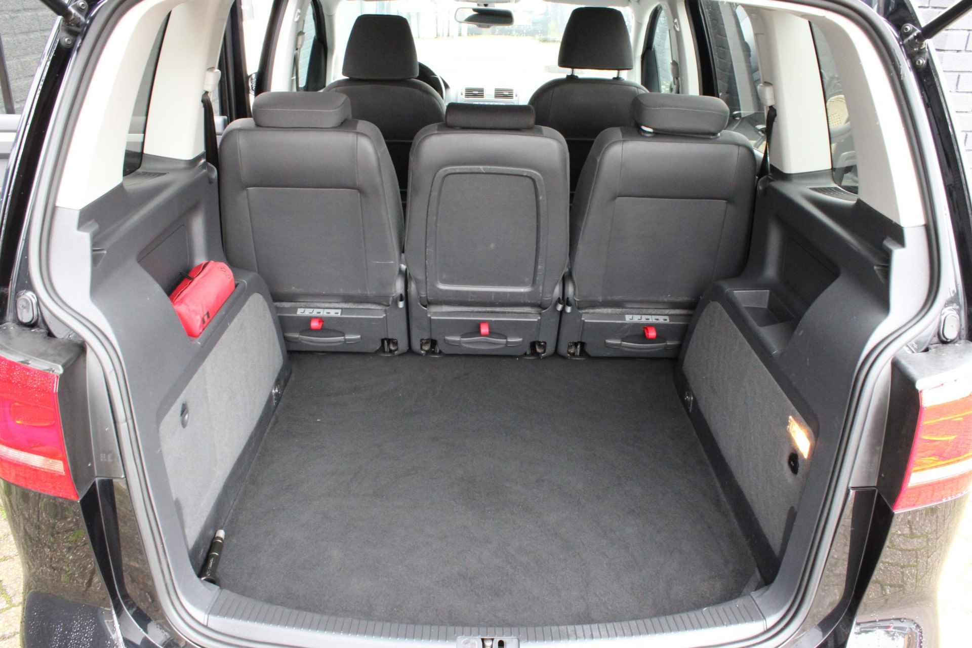 Volkswagen Touran 1.4 TSI 140 PK Highline Clima | Cruise control | Stoelverwarming | LM-velgen | Parkeersensoren - 24/26