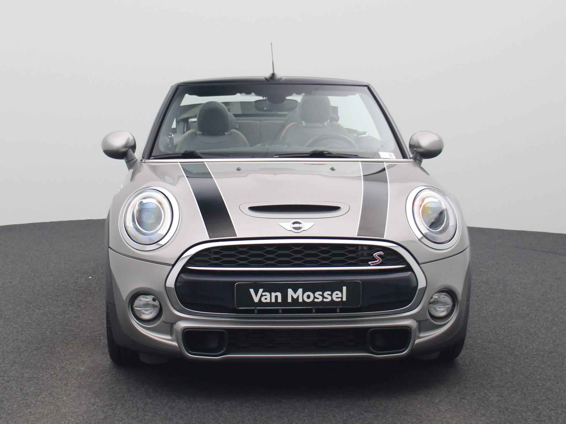 Mini Mini Cabrio 2.0 Cooper S Chili Serious Business Aut.| Leder | Navigatie | Climate Control | Parkeersensoren achter | LMV | Stoelverwarming | LED | Cabrio | - 4/42