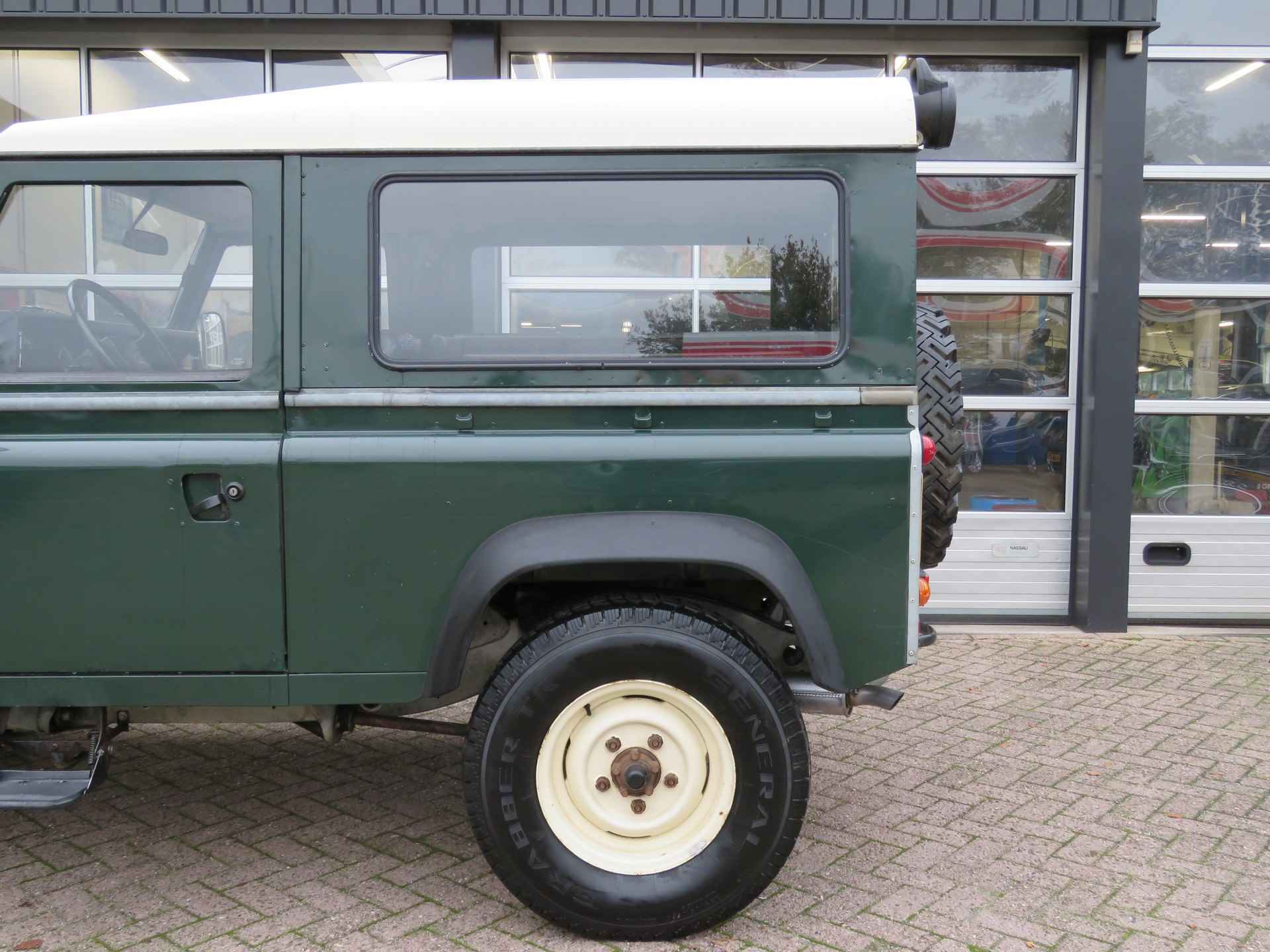 Land Rover Defender 2.5 90" County / Gegalvaniseerd chassis / Apk tot 06-11-2026 - 18/37