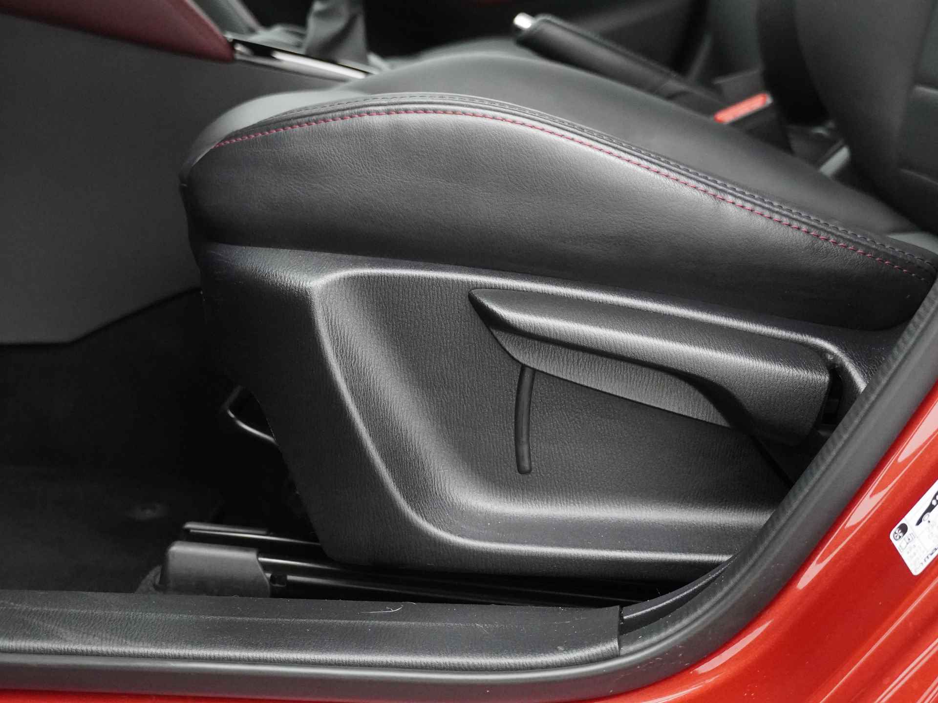 Mazda CX-3 2.0 SkyActiv-G 120 GT-M - Navigatie - Lederen bekleding - Stoel + stuurverwarming - 12 maanden BOVAG garantie - 20/50