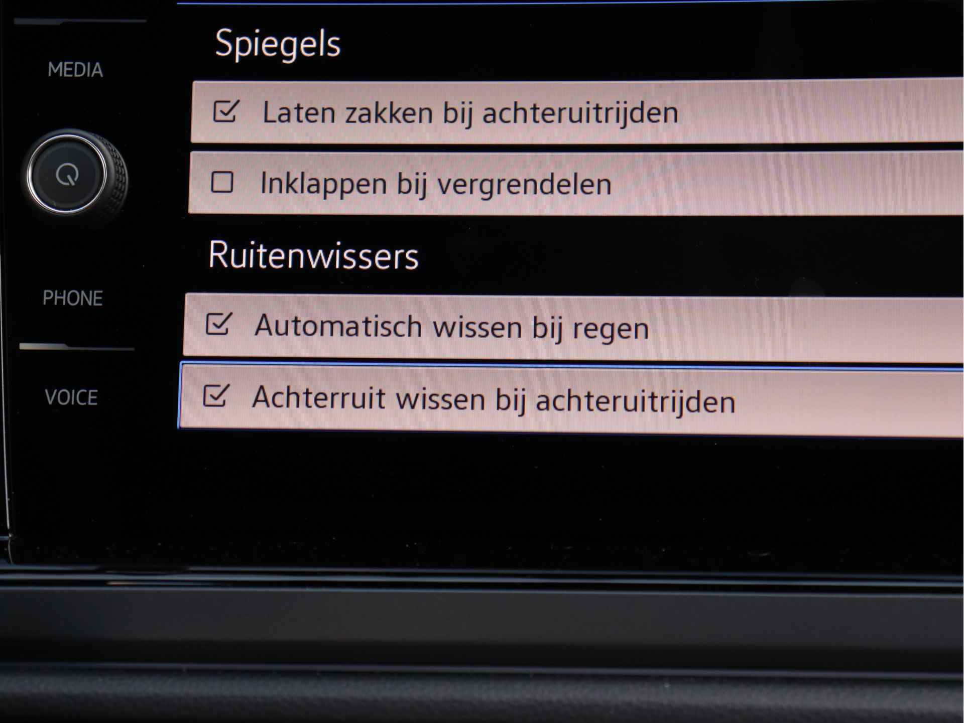 Volkswagen Taigo 1.0 TSI R-Line 110pk Automaat | Navigatie | LED Matrix | Stoelverwarming | Climate Control | 'Misano' 18 inch | - 39/45