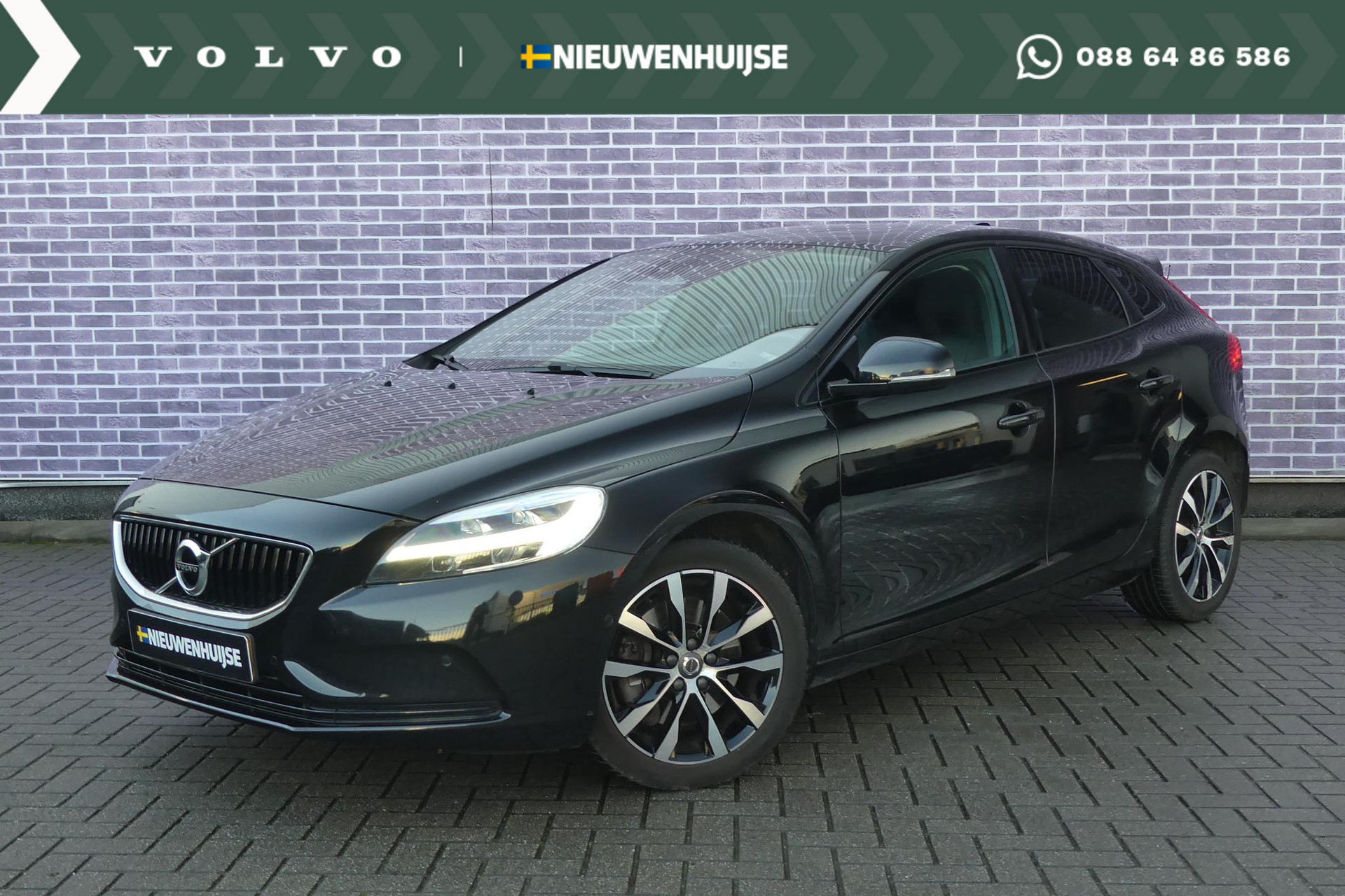 Volvo V40 T3 Automaat Dynamic Edition | Harman Kardon audio | Panoramadak | Trekhaak | DAB+ | Parkeercamera | Pilot assist | Verwarmbare voorruit