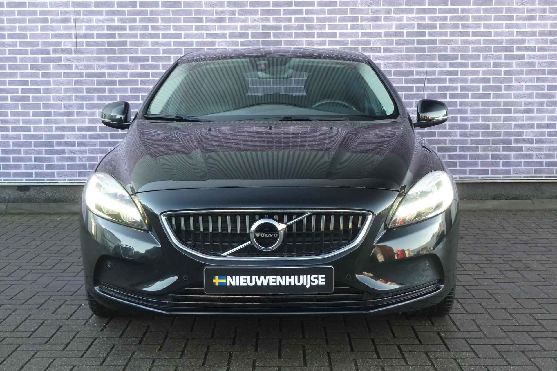 Volvo V40 T3 Automaat Dynamic Edition | Harman Kardon audio | Panoramadak | Trekhaak | DAB+ | Parkeercamera | Pilot assist | Verwarmbare voorruit - 6/30