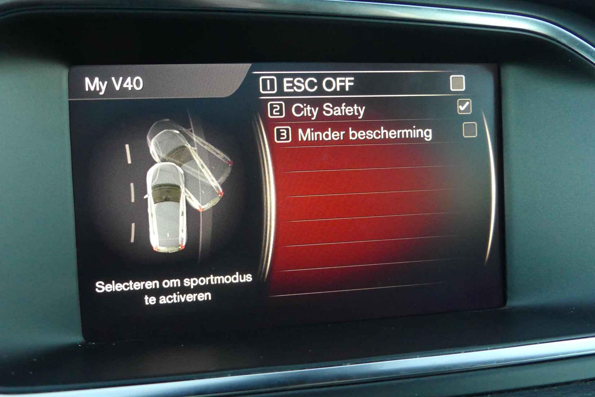 Volvo V40 T3 Automaat Dynamic Edition | Harman Kardon audio | Panoramadak | Trekhaak | DAB+ | Parkeercamera | Pilot assist | Verwarmbare voorruit - 24/30