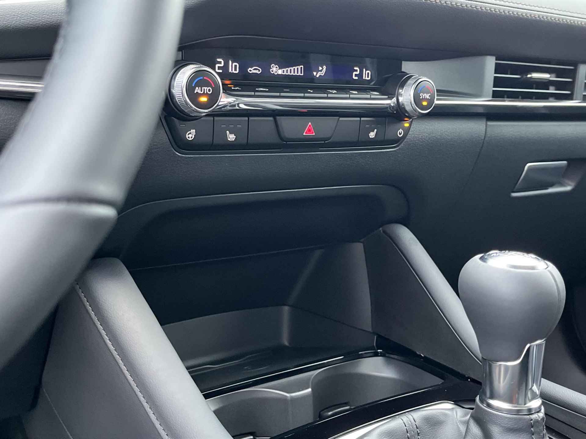 Mazda 3 2.0 e-SkyActiv-G M Hybrid 150 Exclusive-line | Comfort Pack | Driver Assistance Pack | Design Pack | - 32/34