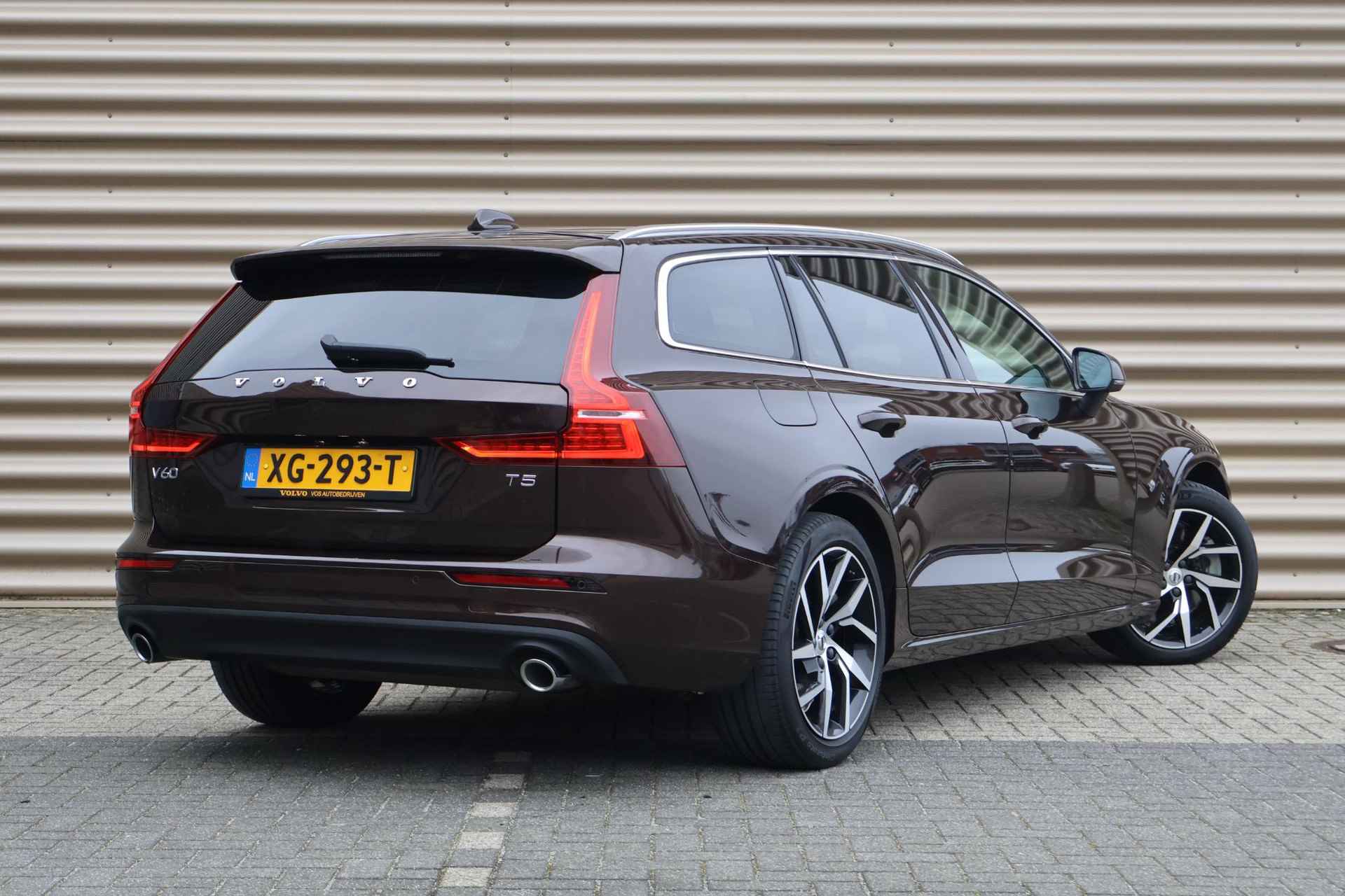 Volvo V60 T5 Momentum | Trekhaak | Beige leder | Dealer onderhouden - 2/50