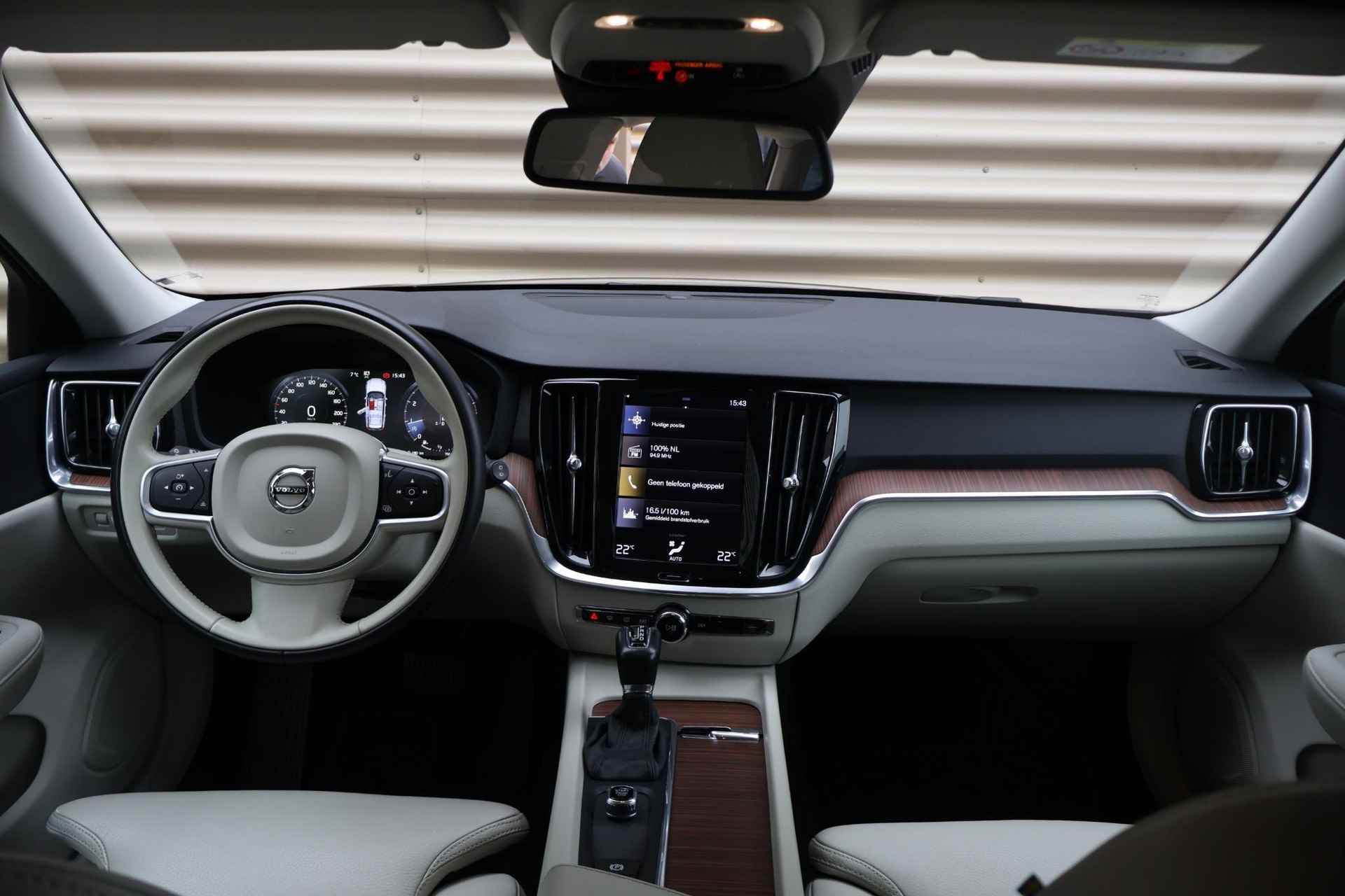 Volvo V60 T5 Momentum | Trekhaak | Beige leder | Dealer onderhouden - 32/50