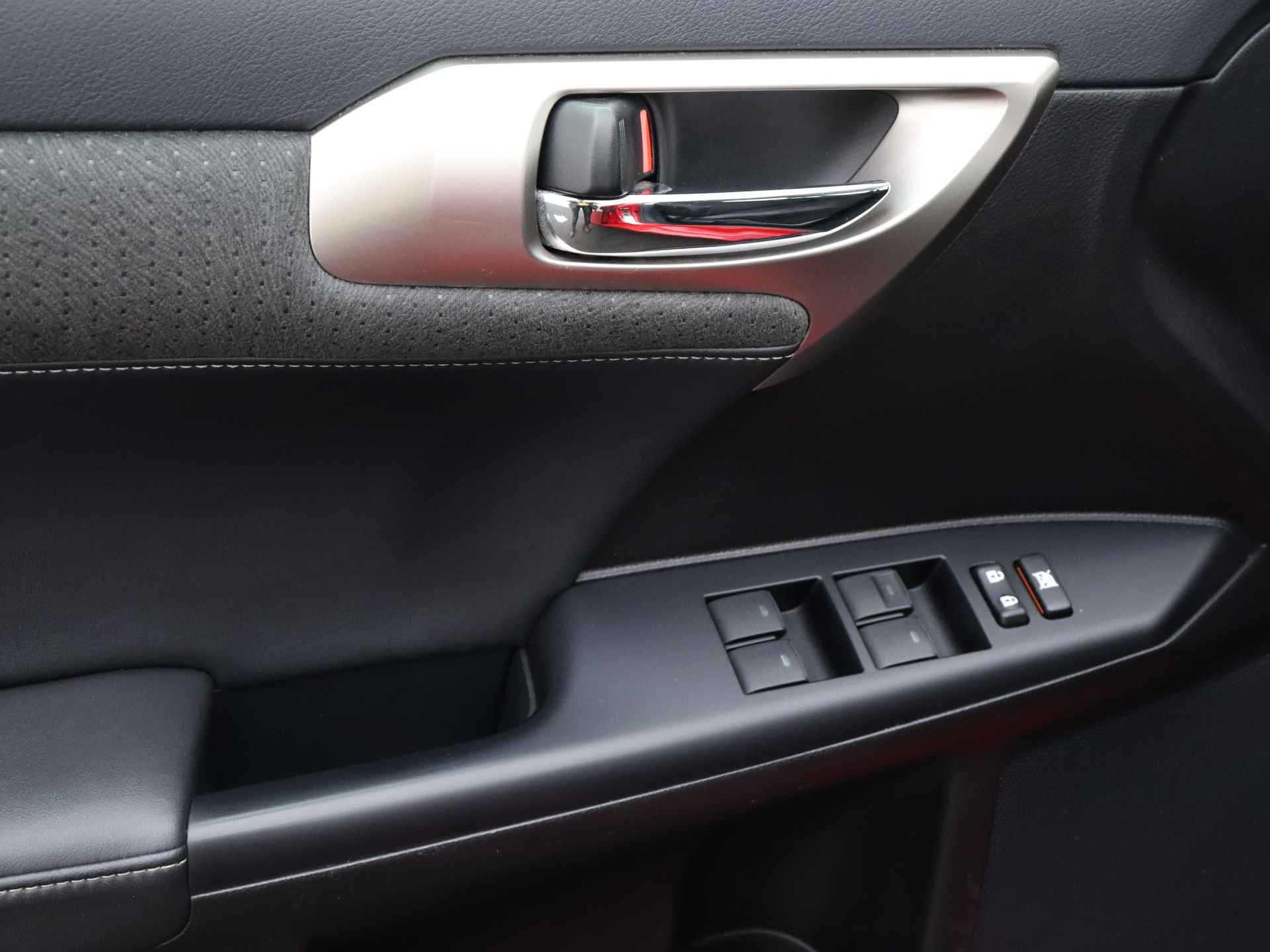 Lexus CT 200h | Parkeersensoren | 16" Velgen | Bluetooth Carkit | - 26/37