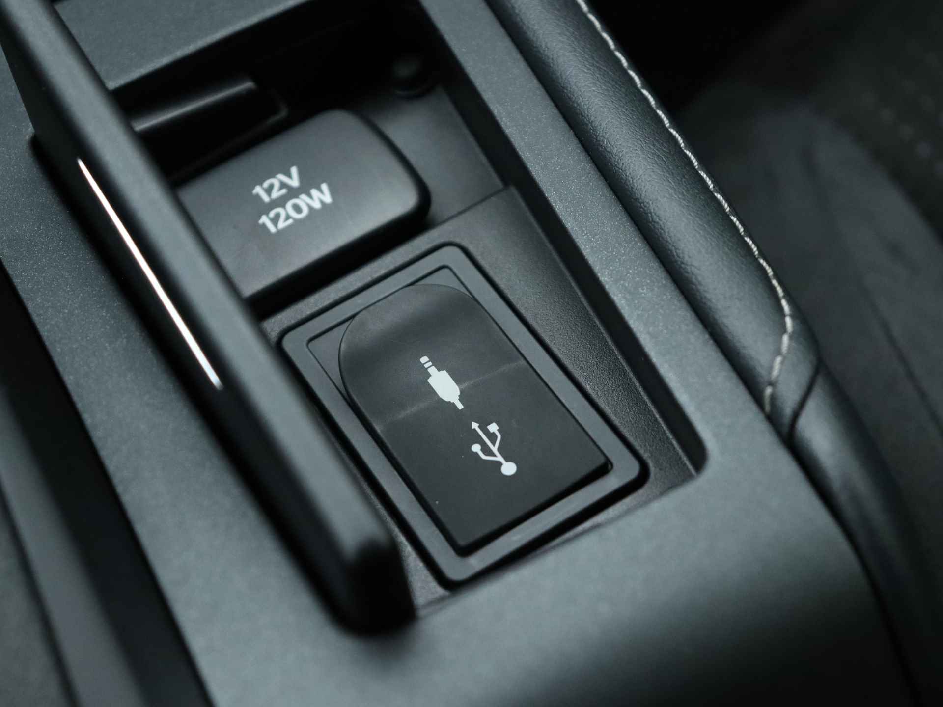 Lexus CT 200h | Parkeersensoren | 16" Velgen | Bluetooth Carkit | - 28/37