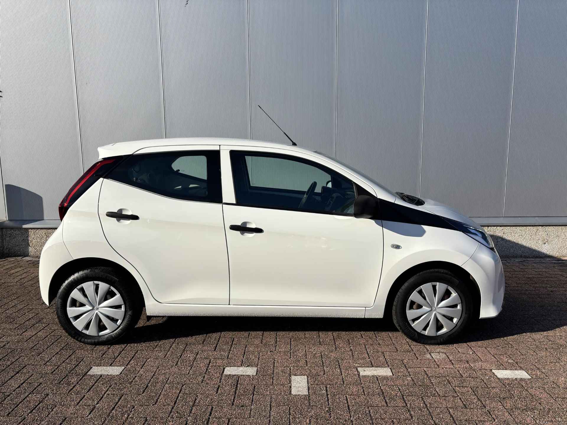 Toyota Aygo 1.0 VVT-i X-Fun, Bluetooth - 9/32