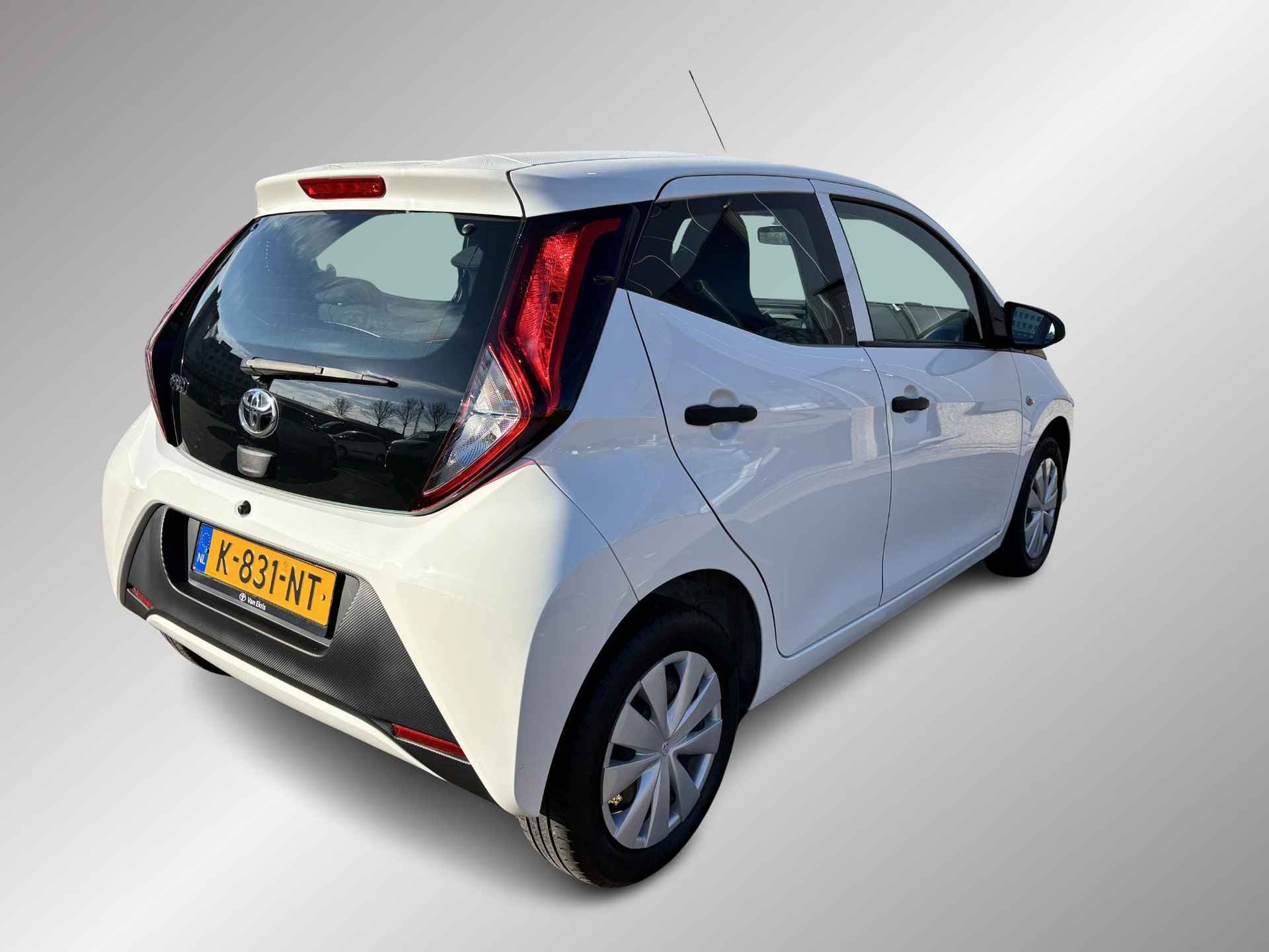 Toyota Aygo 1.0 VVT-i X-Fun, Bluetooth - 2/32