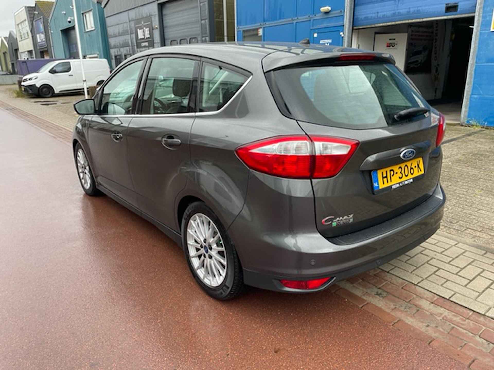 Ford C-MAX 2.0 Plug-in Hybrid Titanium Plus 2015 LEDER Zeer complete uitvoering met Navigatie, park assistance, etc. NAP en alle boekjes zijn aanwezig. - 3/46