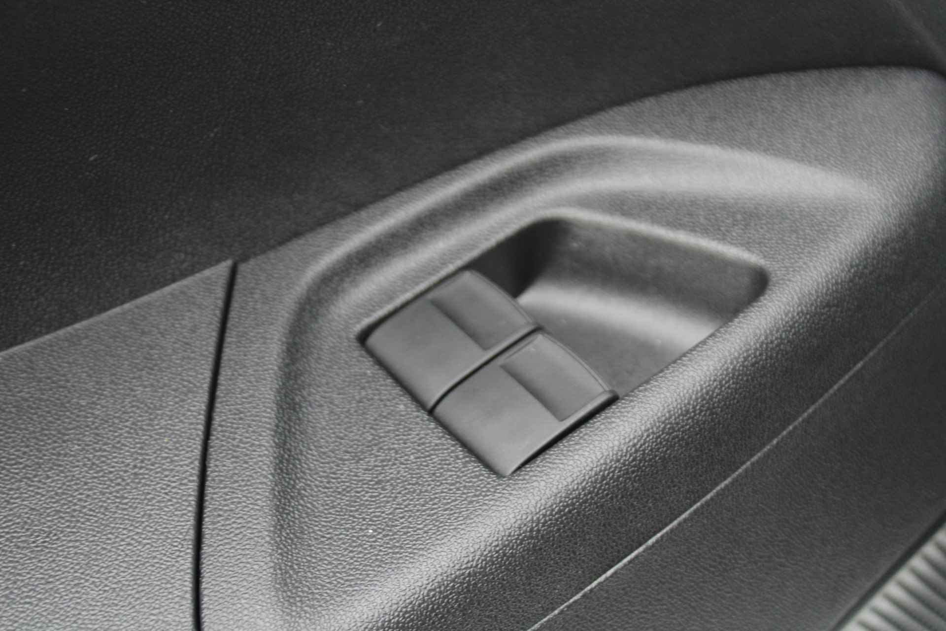 Citroën C1 1.0 VTi 70PK Feel Bluetooth, DAB Radio, Airco, Elektrische Ramen Voor, Extra Getint Glas Achter - 28/31