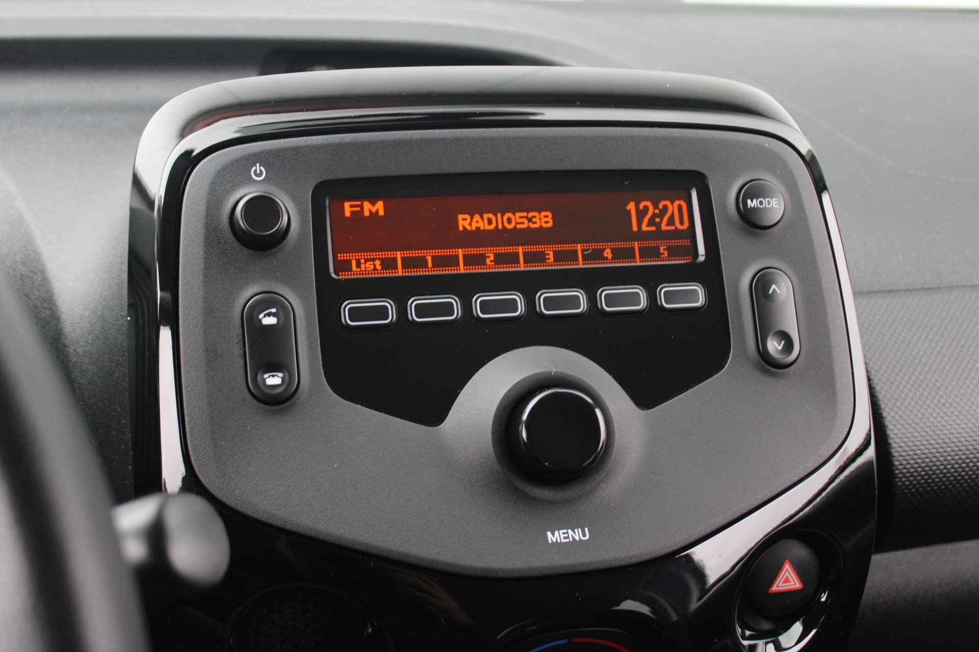 Citroën C1 1.0 VTi 70PK Feel Bluetooth, DAB Radio, Airco, Elektrische Ramen Voor, Extra Getint Glas Achter - 21/31