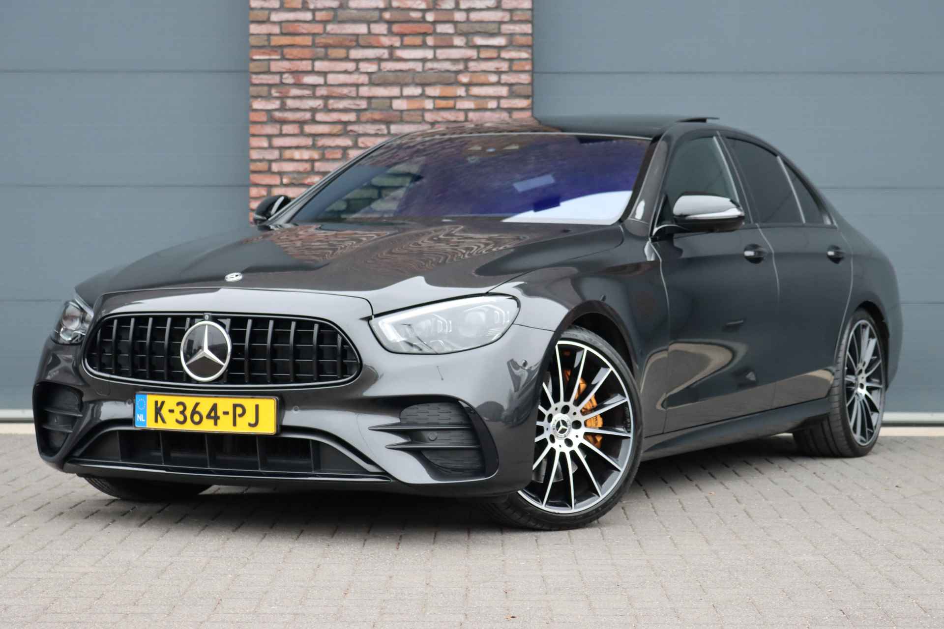 Mercedes-Benz E-Klasse 450 4MATIC Premium+ AMG Line Aut9 | Luchtvering | Distronic+ | Burmester | Soft-Close | Memory | Trekhaak | HUD | Augmented Reality | Panoramadak | Keyless Go |