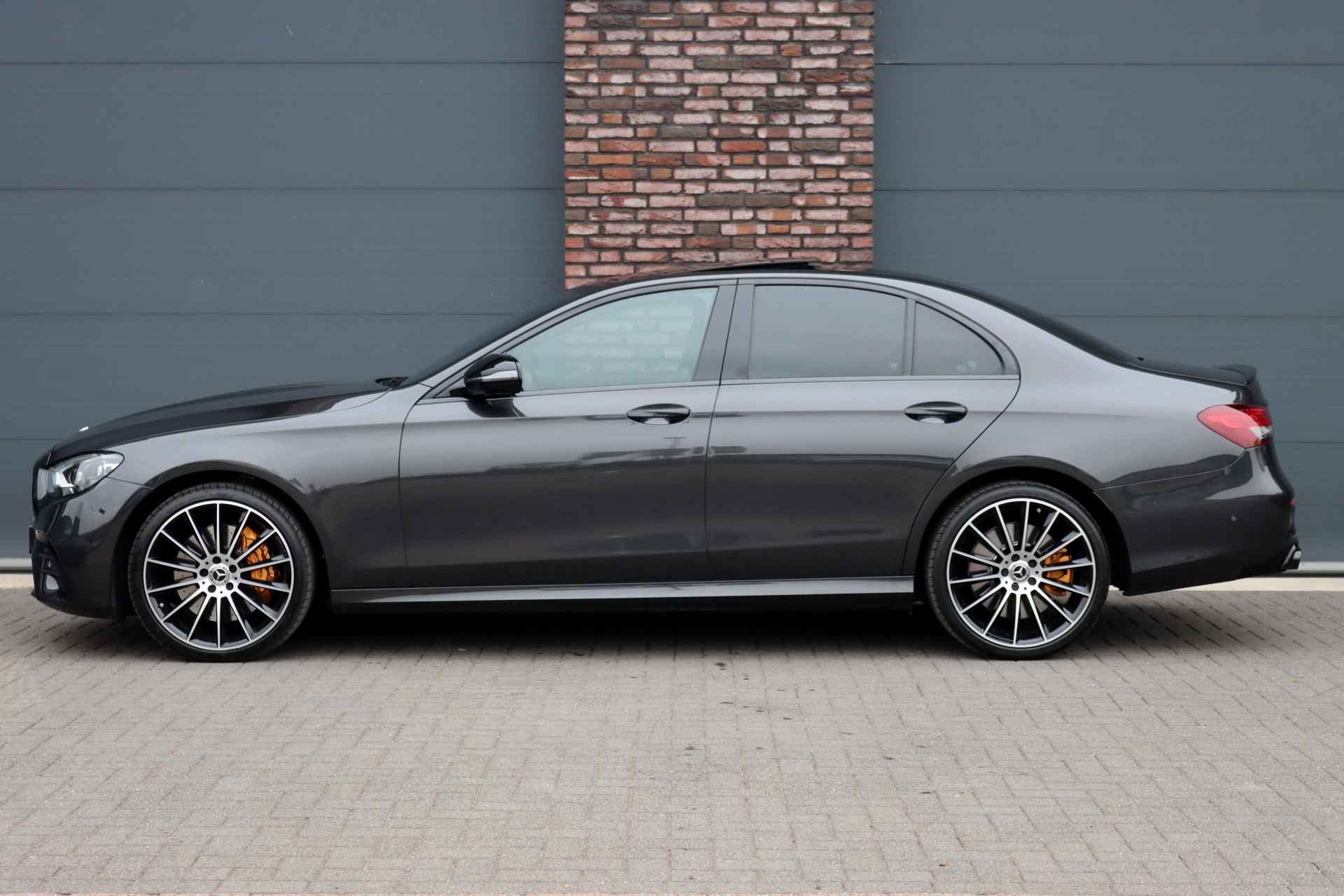 Mercedes-Benz E-Klasse 450 4MATIC Premium+ AMG Line Aut9 | Luchtvering | Distronic+ | Burmester | Soft-Close | Memory | Trekhaak | HUD | Augmented Reality | Panoramadak | Keyless Go | - 10/49