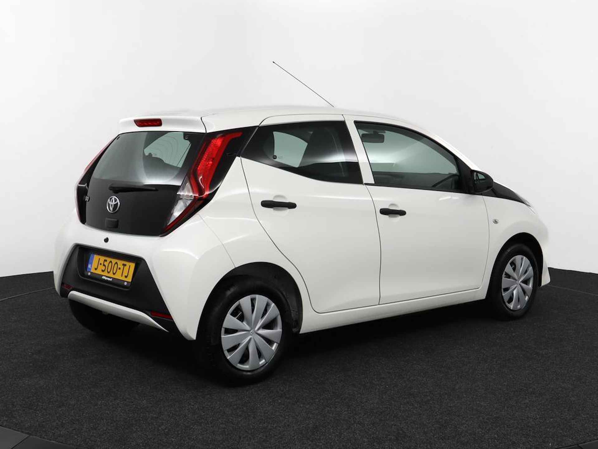 Toyota Aygo 1.0 VVT-i x-fun | Bluetooth | Airco | 5-Deurs | - 2/42