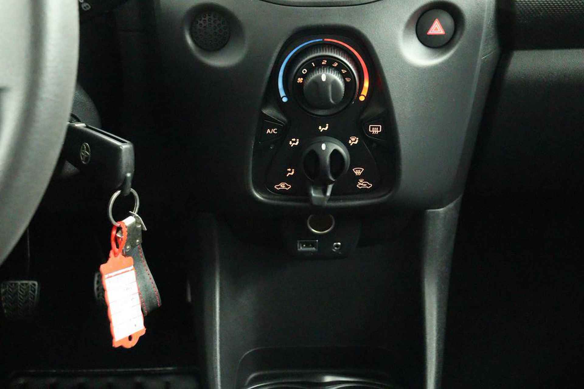 Toyota Aygo 1.0 VVT-i x-fun | Bluetooth | Airco | 5-Deurs | - 7/42