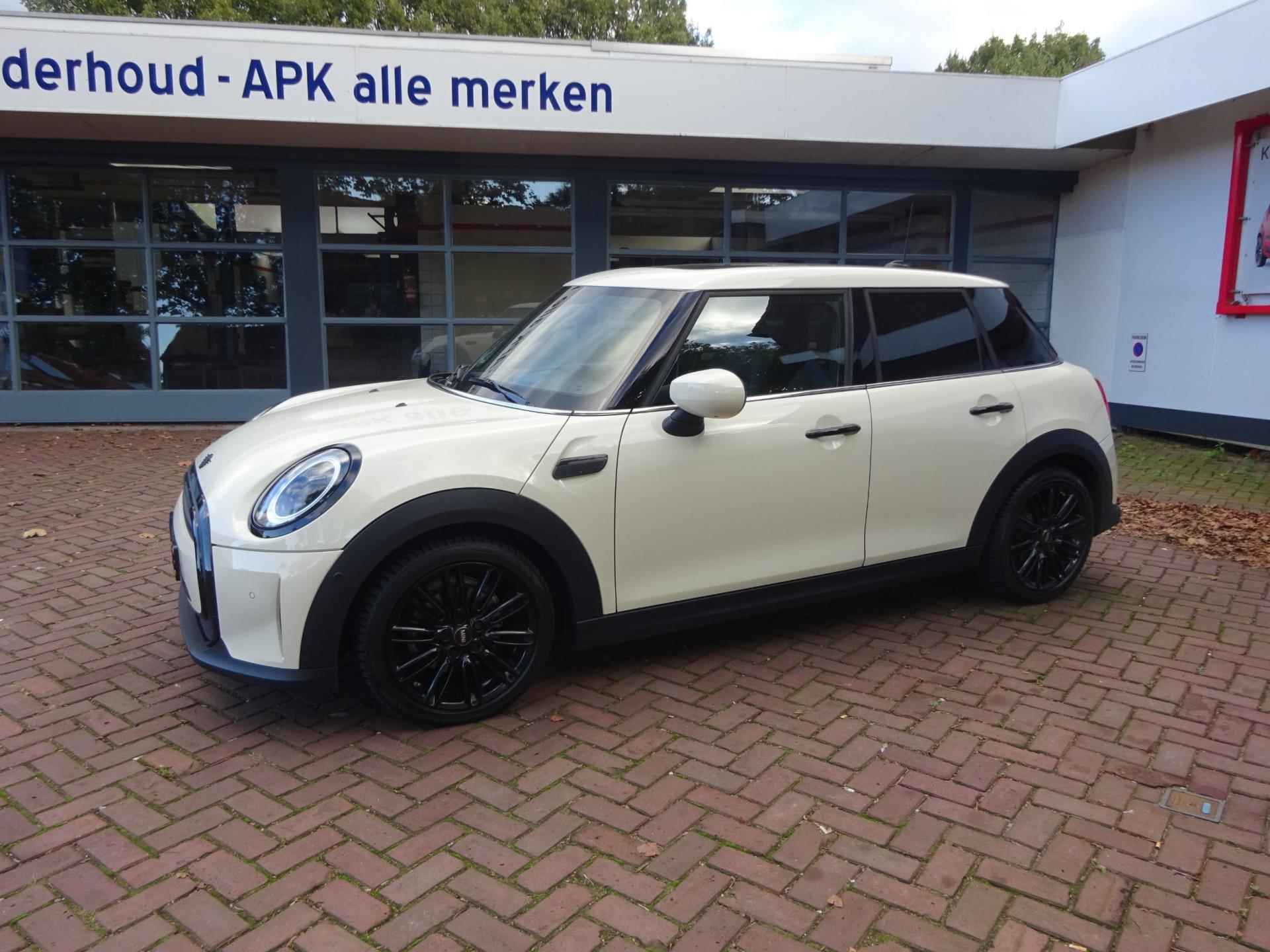 Mini 1.5T. One Classic Trim Plus 5drs Automaat/Panoramadak /Navi./Leder Sport int./17"LMV/A.R Camera/Climate Control - 2/24