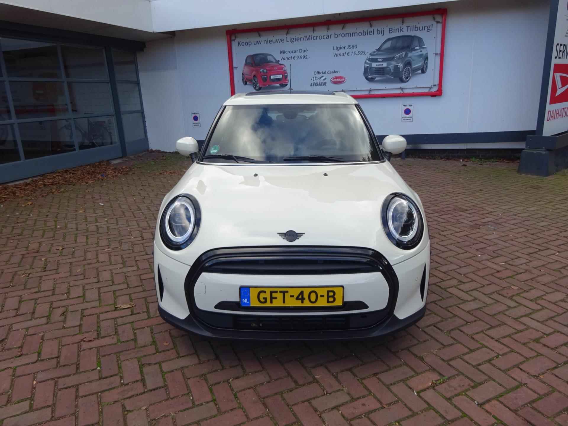 Mini 1.5T. One Classic Trim Plus 5drs Automaat/Panoramadak /Navi./Leder Sport int./17"LMV/A.R Camera/Climate Control - 7/24