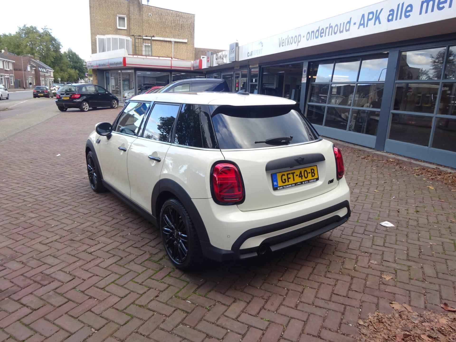 Mini 1.5T. One Classic Trim Plus 5drs Automaat/Panoramadak /Navi./Leder Sport int./17"LMV/A.R Camera/Climate Control - 21/24