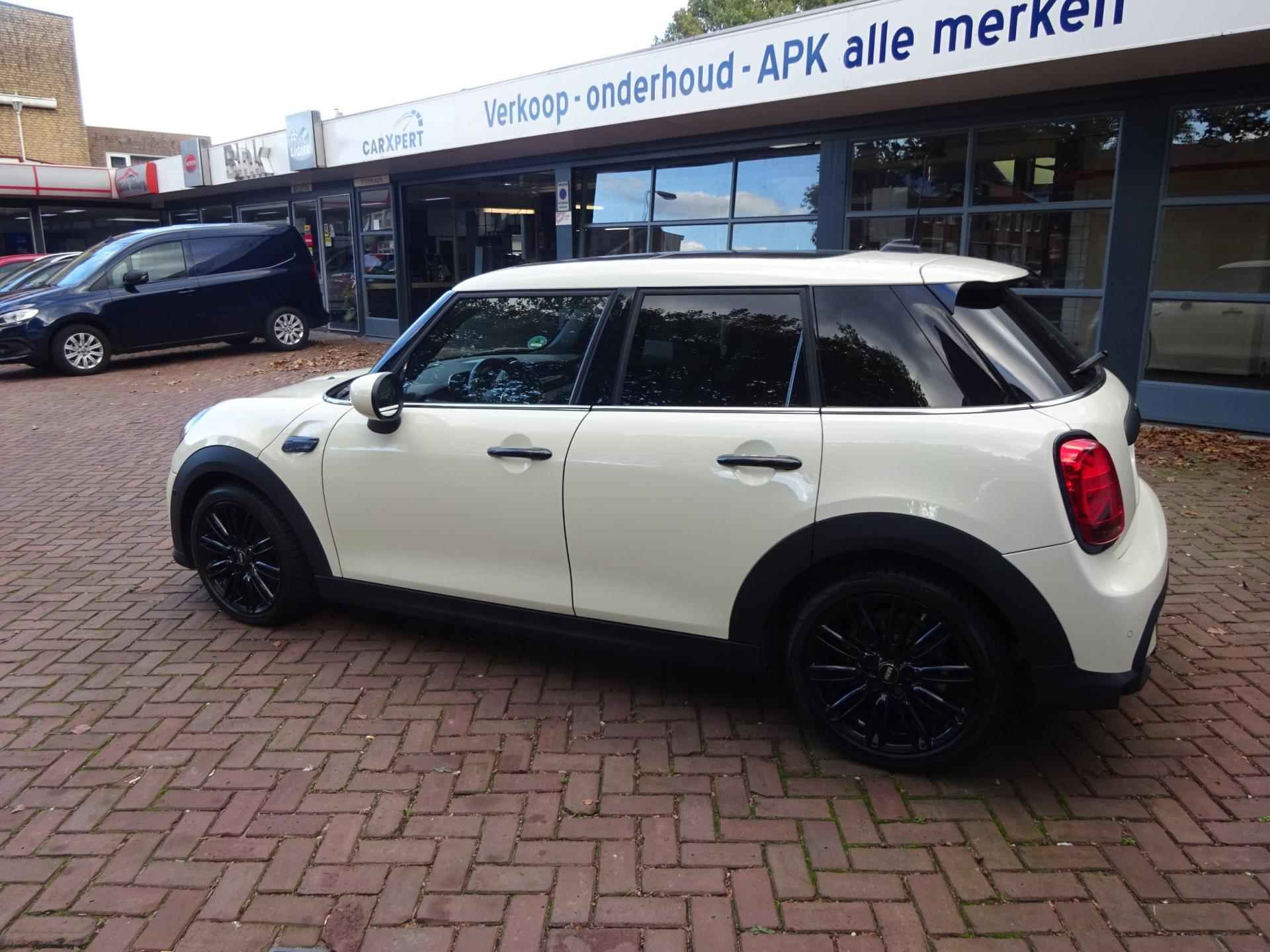 Mini 1.5T. One Classic Trim Plus 5drs Automaat/Panoramadak /Navi./Leder Sport int./17"LMV/A.R Camera/Climate Control - 23/24