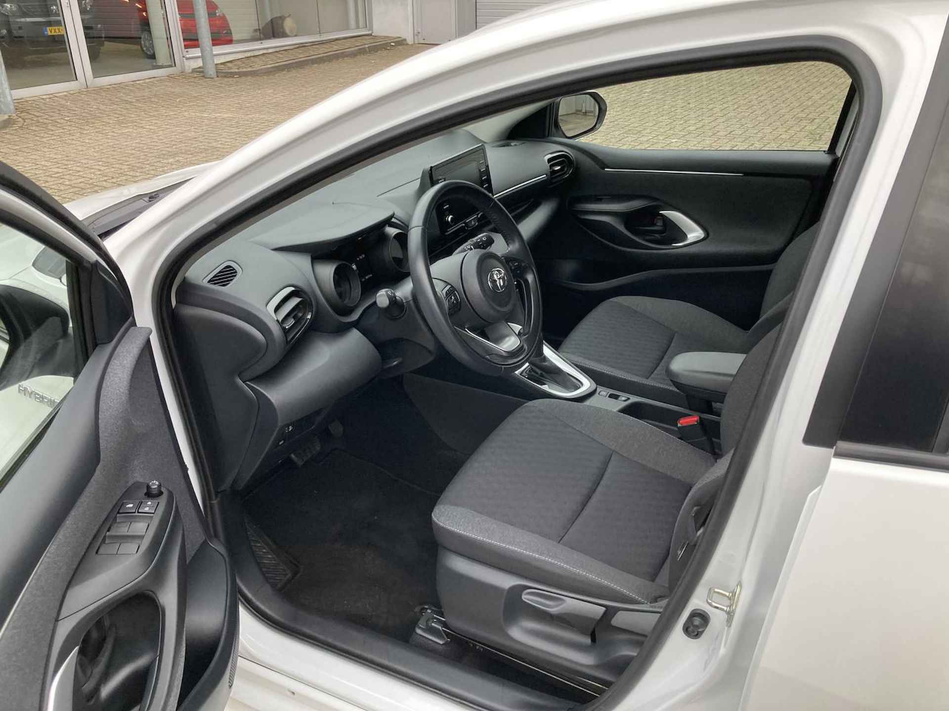 Toyota Yaris 1.5 HYBRIDE DYNAMIC - 9/14