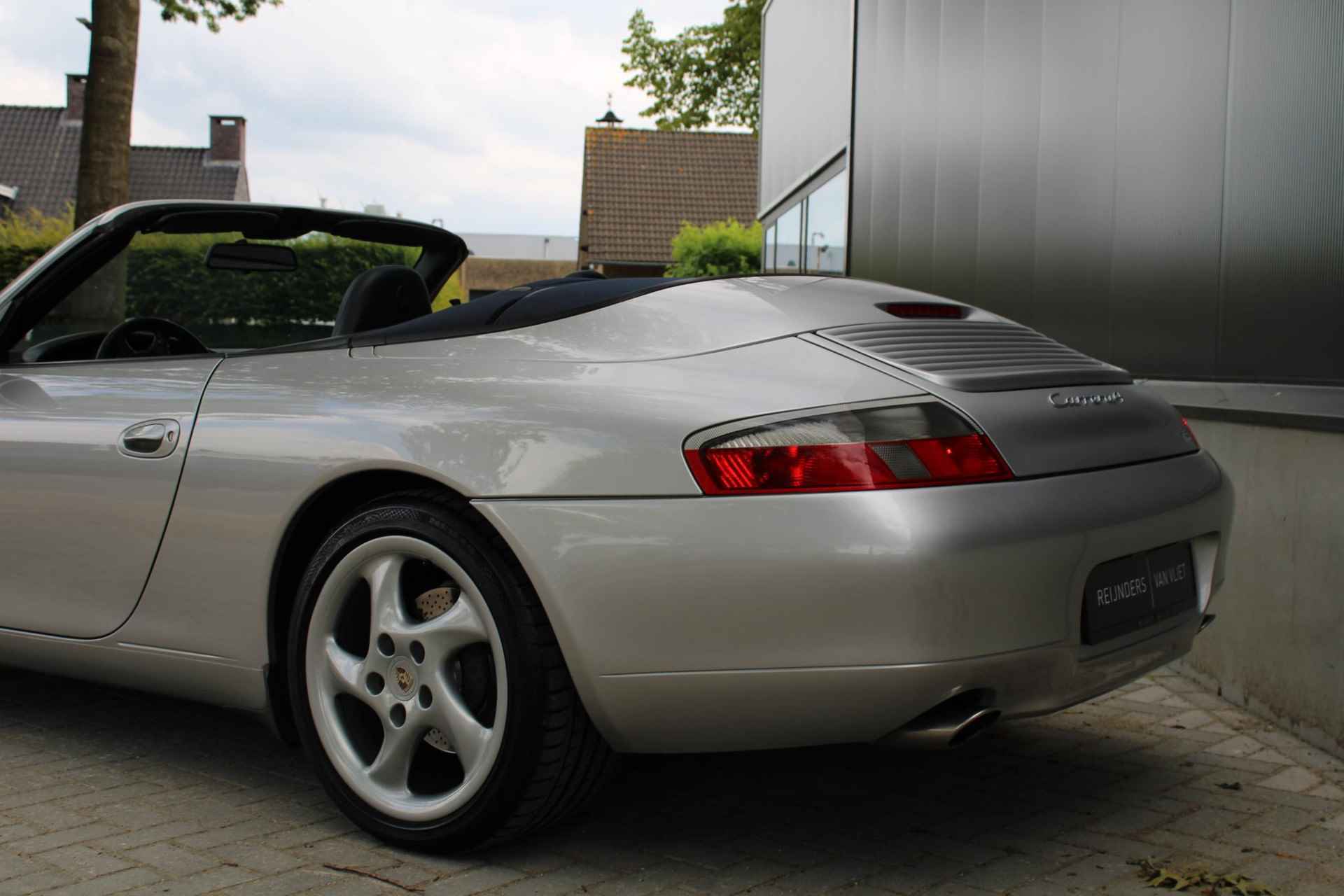 Porsche 911 (996) Cabriolet 3.4 Carrera 4 | 18" Turbo velgen | PCM Module | D.Blauw Leder | - 28/30