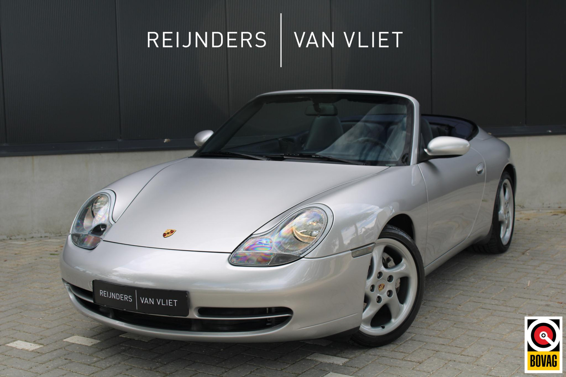 Porsche 911 (996) Cabriolet 3.4 Carrera 4 | 18" Turbo velgen | PCM Module | D.Blauw Leder |