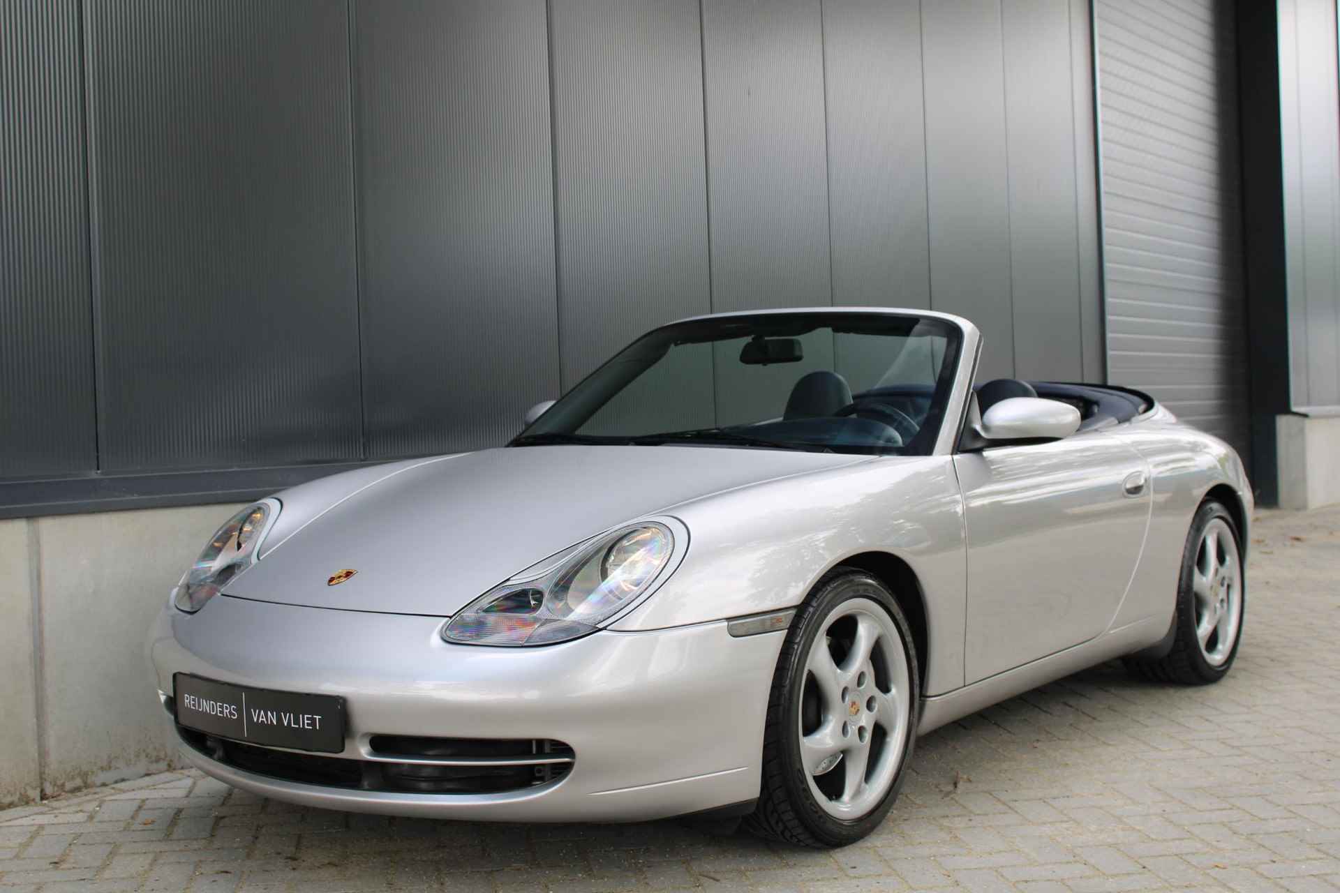 Porsche 911 (996) Cabriolet 3.4 Carrera 4 | 18" Turbo velgen | PCM Module | D.Blauw Leder | - 4/30