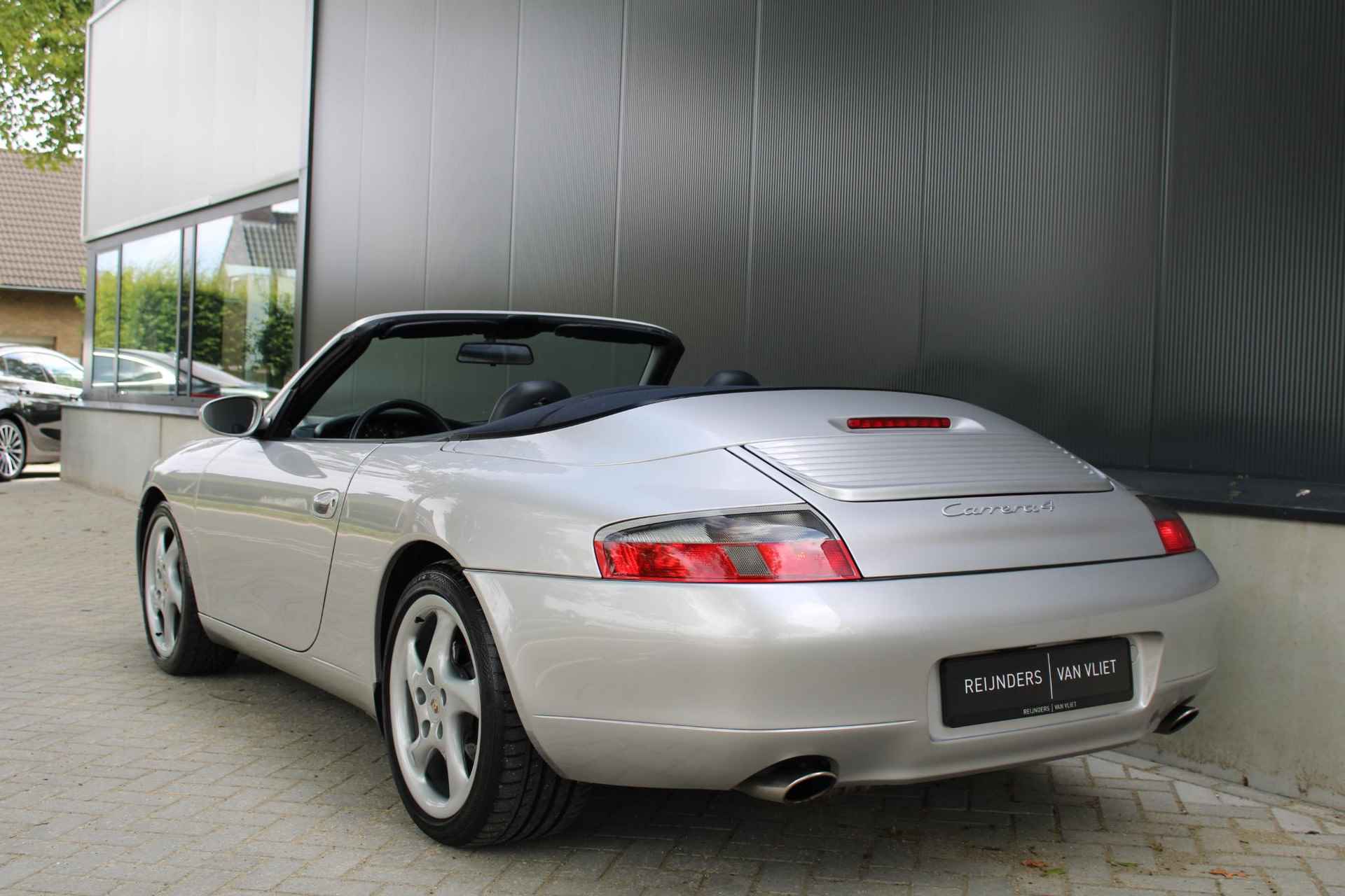 Porsche 911 (996) Cabriolet 3.4 Carrera 4 | 18" Turbo velgen | PCM Module | D.Blauw Leder | - 5/30