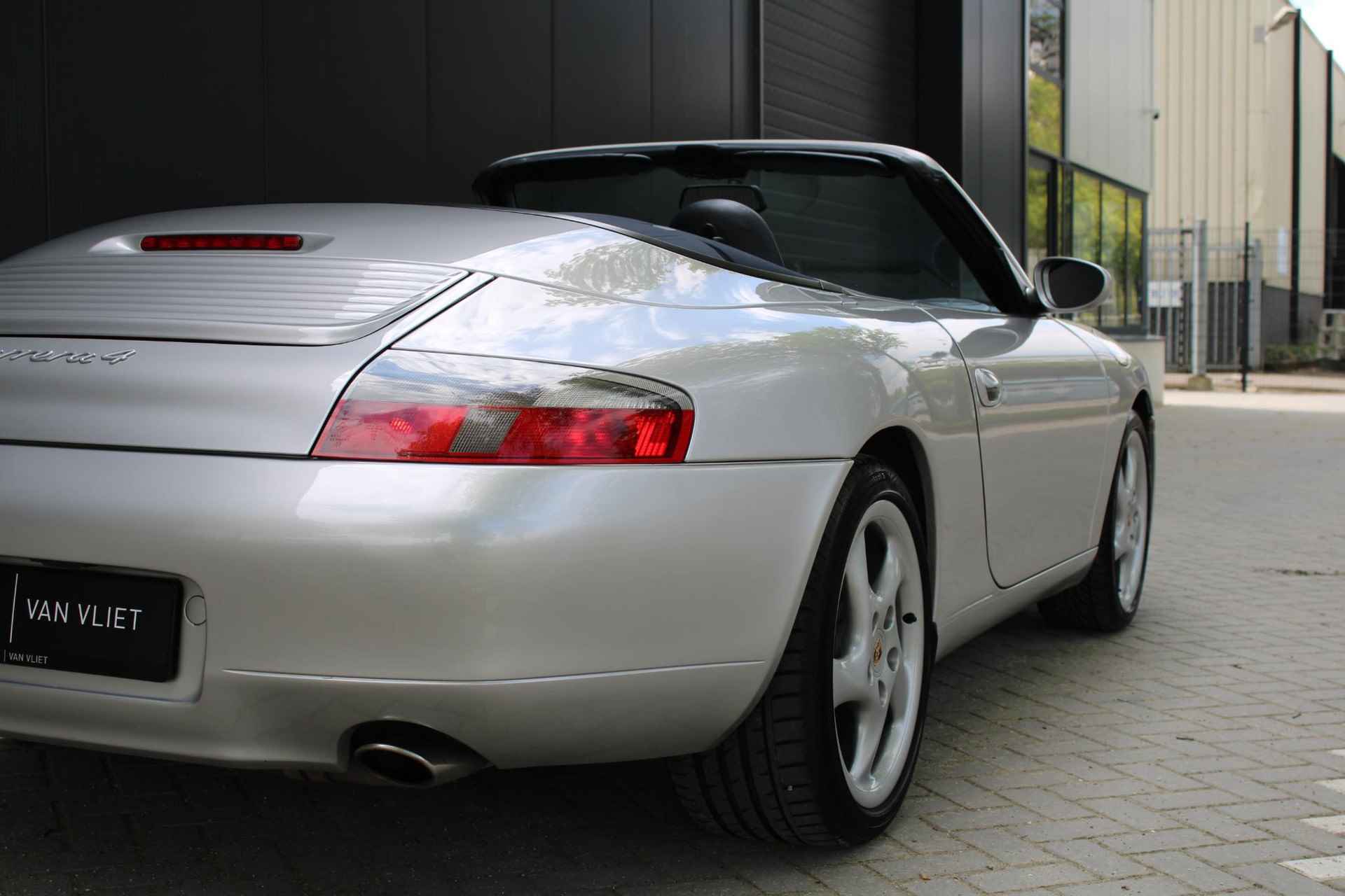 Porsche 911 (996) Cabriolet 3.4 Carrera 4 | 18" Turbo velgen | PCM Module | D.Blauw Leder | - 21/30