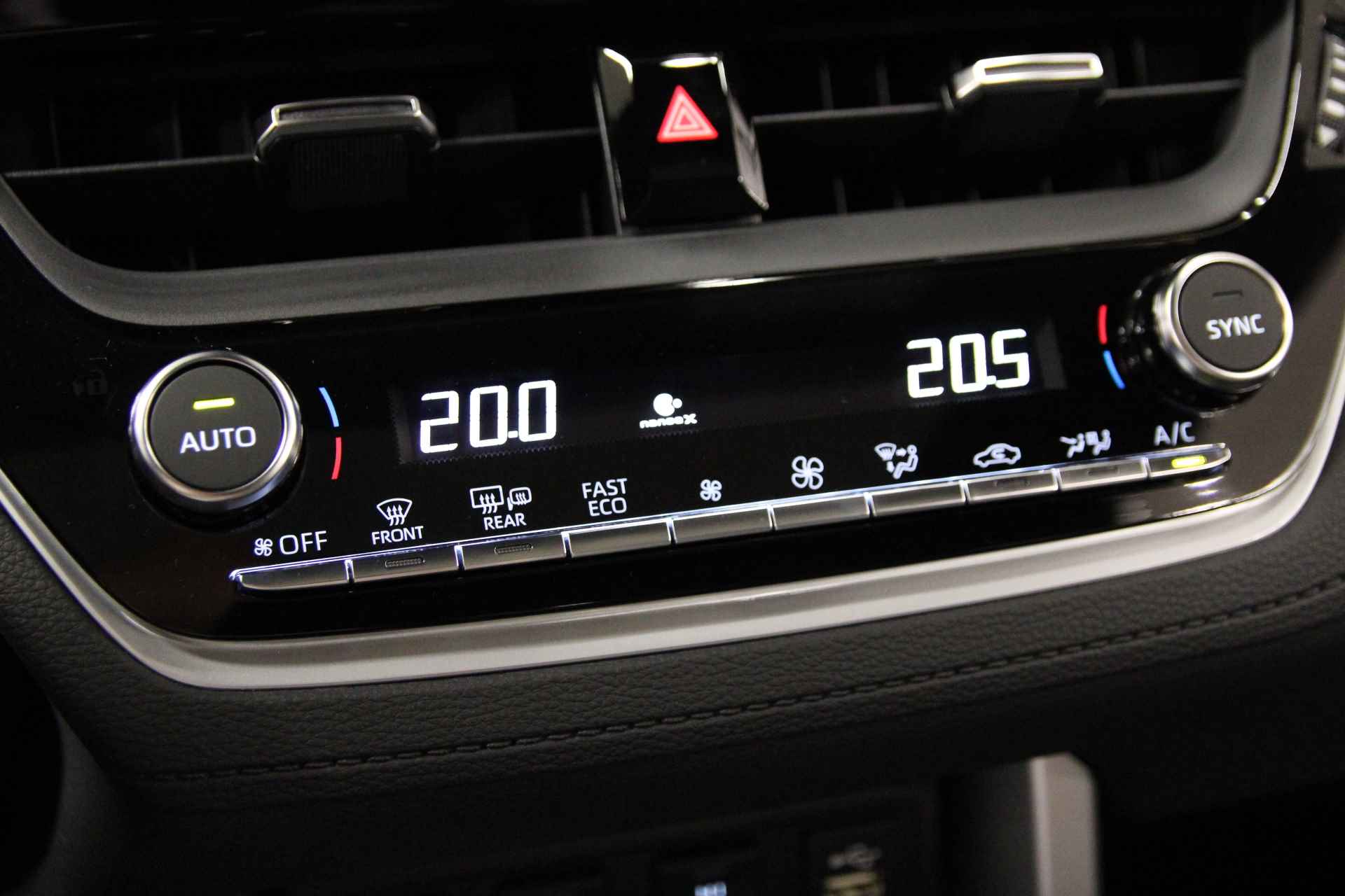 Toyota Corolla Cross 2.0 High Power Hybrid AWD Executive + Panorama - 37/47