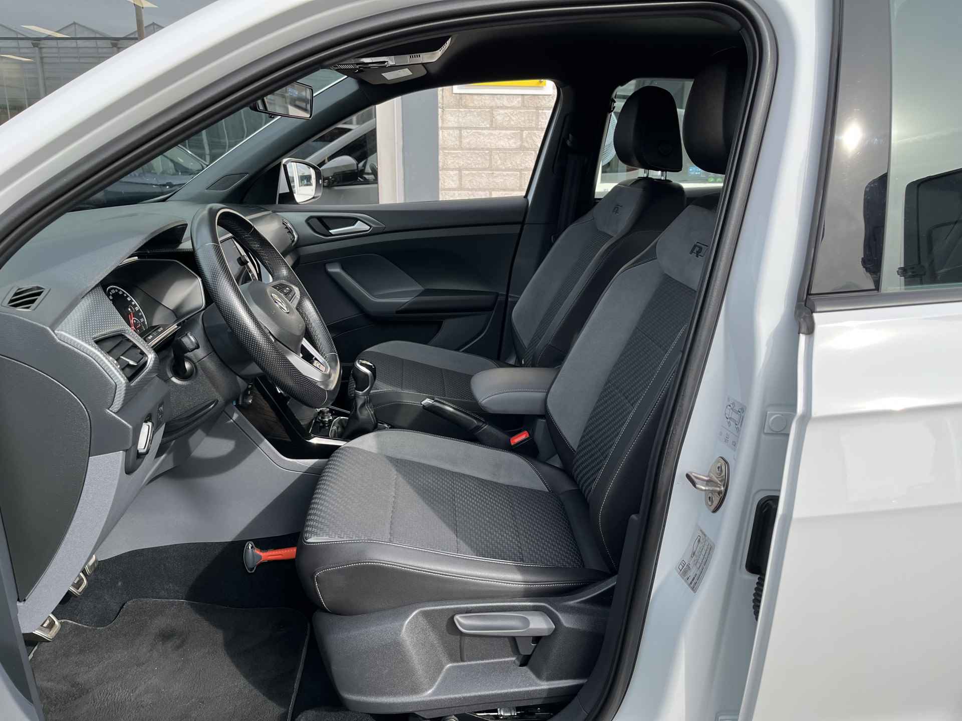 Volkswagen T-Cross 1.0 TSI R-Line / NAVIGATIE / 2x R-LINE / APP-CONNECT / AIRCO / ADAPTIEVE CRUISE CONTROL / DAB / - 8/41