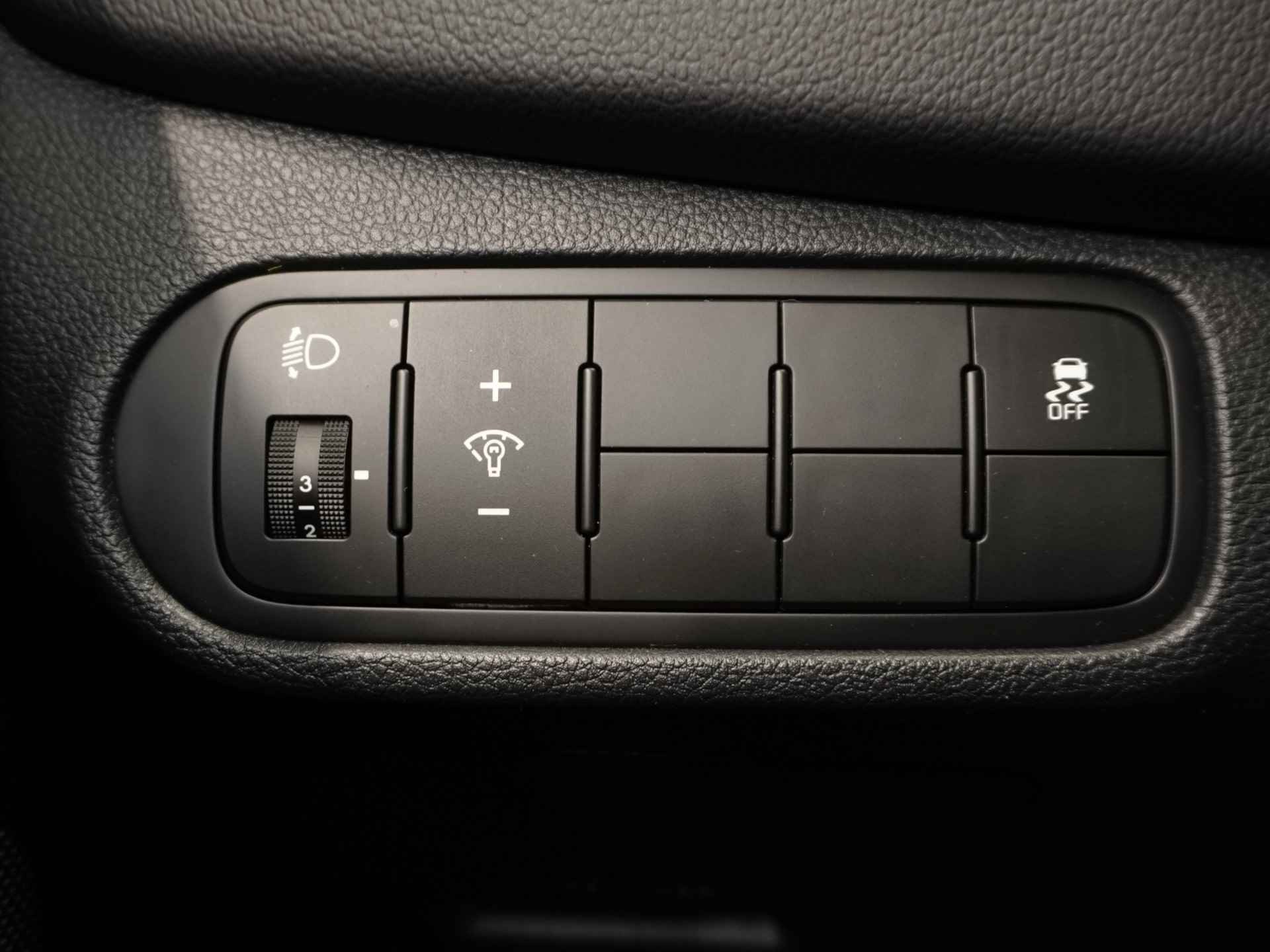 Kia Carens 1.6 GDi DynamicPlusLine | 7 zits | Clima | Cruise | Navi | Apple Carplay / Android Auto | Trekhaak | Rijklaarprijs - 18/52