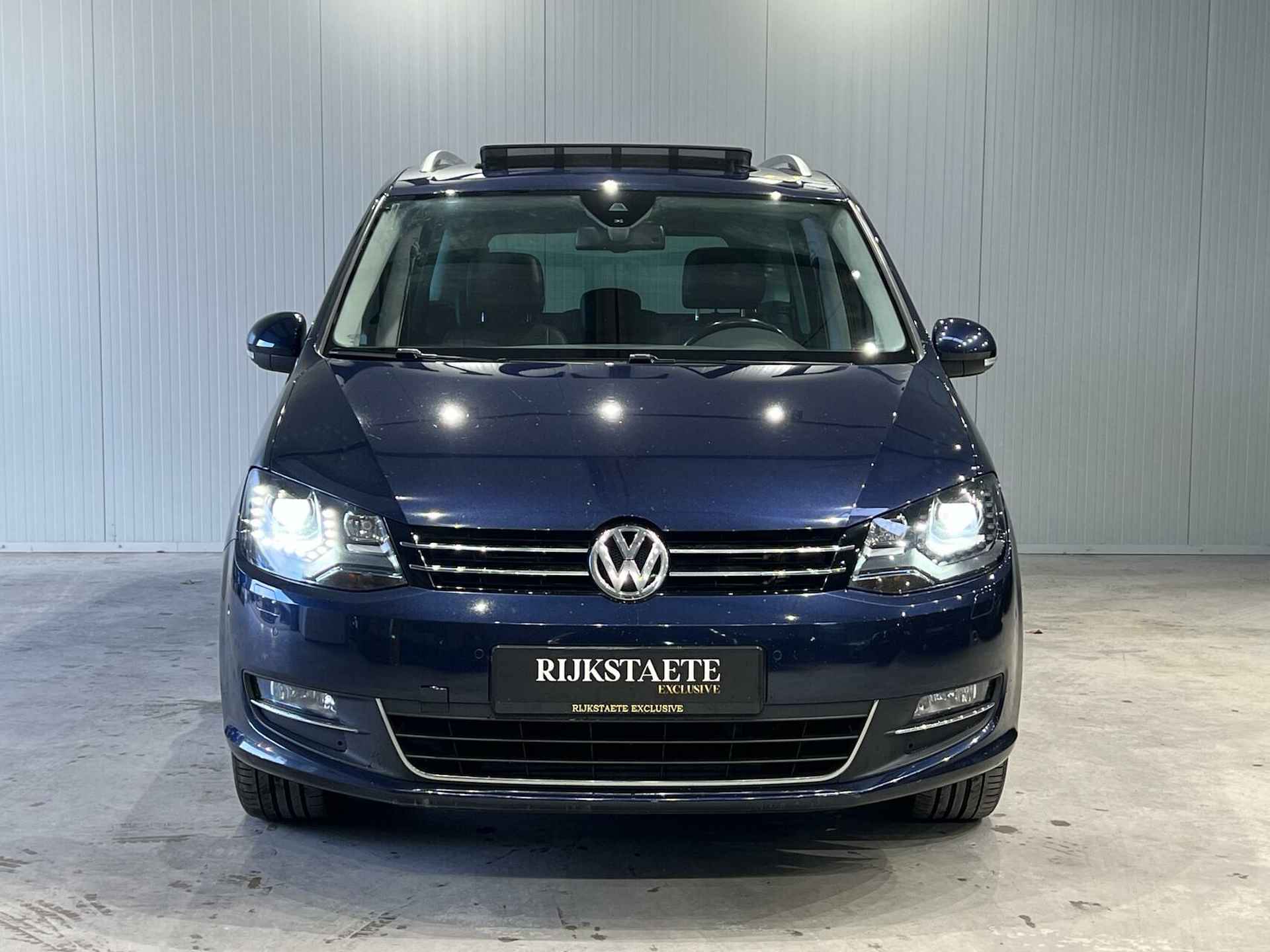 Volkswagen Sharan 2.0 TDI Highline 7p.|PANO|TREKHAAK|KEYLESS - 3/38