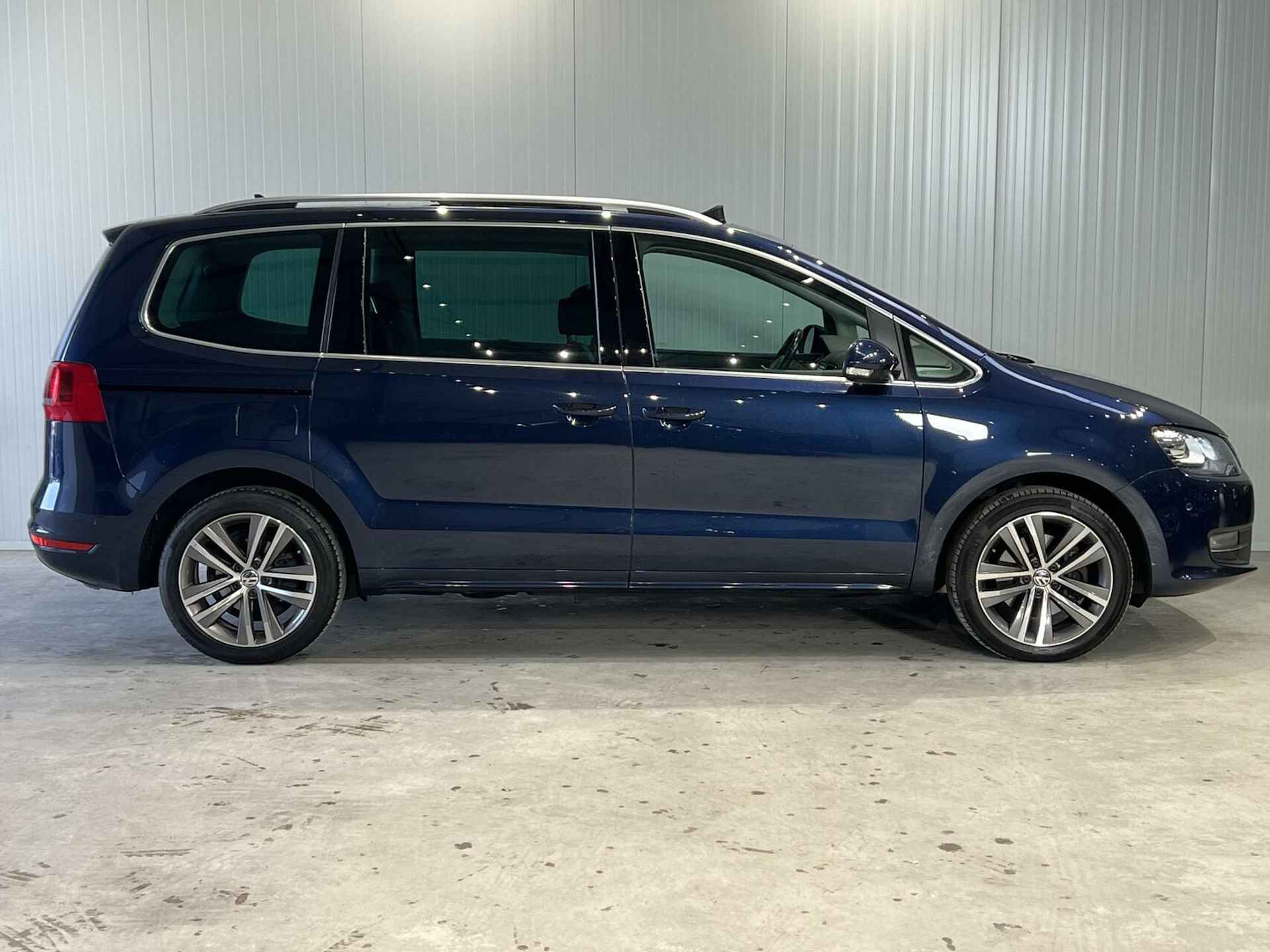 Volkswagen Sharan 2.0 TDI Highline 7p.|PANO|TREKHAAK|KEYLESS - 5/38