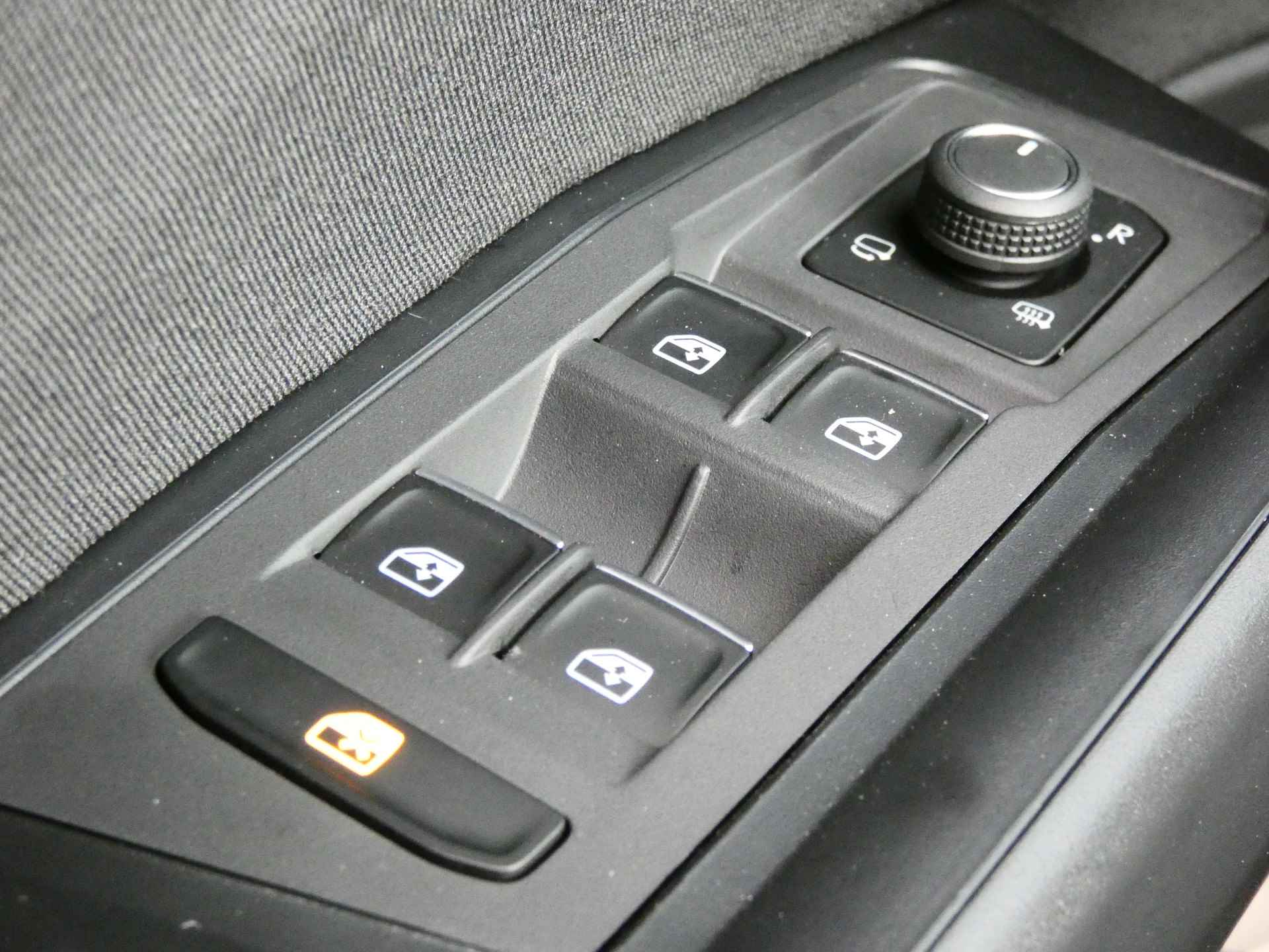 Volkswagen T-Roc 1.5 TSI Sport Business R Automaat | Schuifdak | Camera | Navigatie | - 22/54
