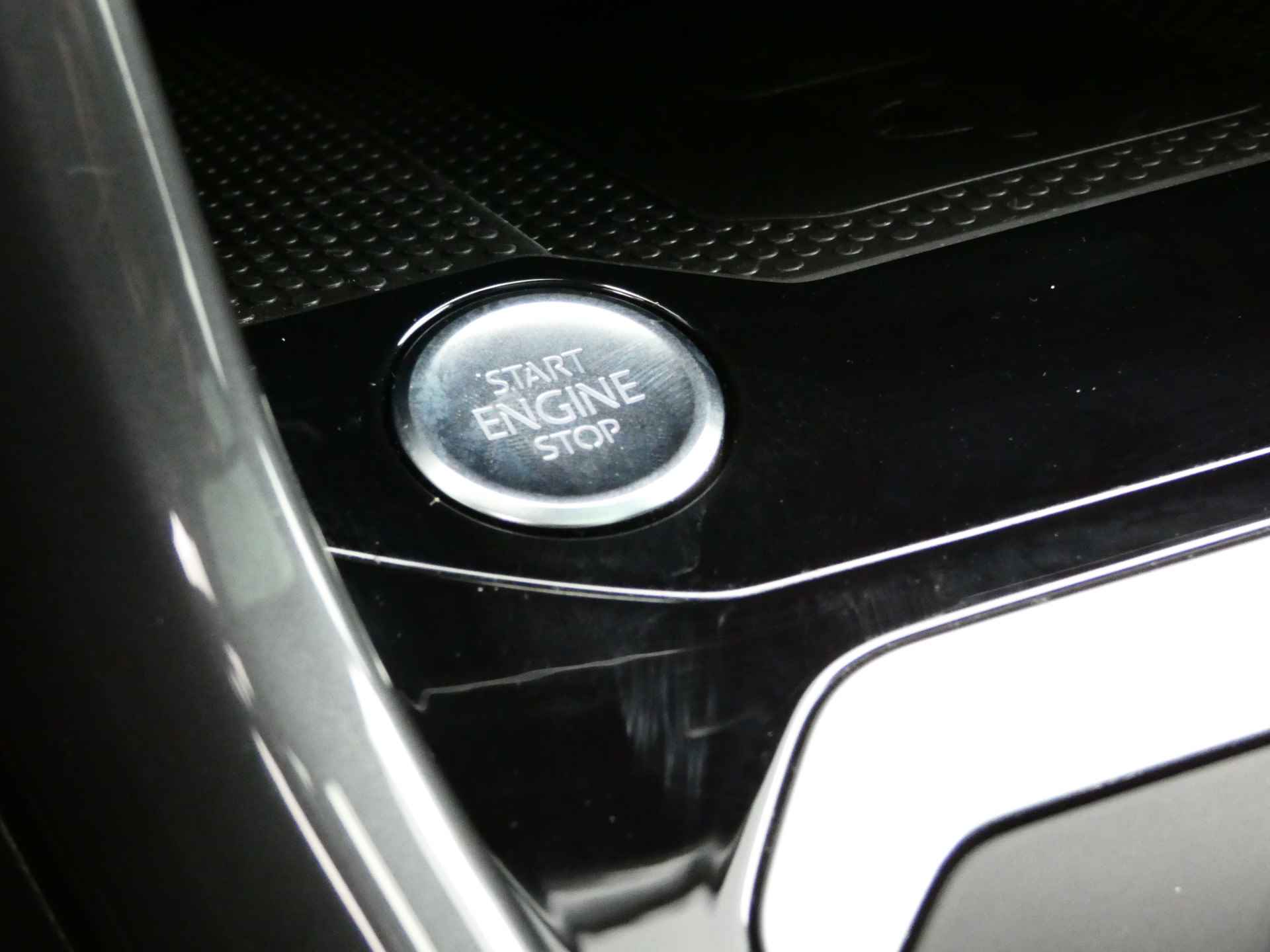 Volkswagen T-Roc 1.5 TSI Sport Business R Automaat | Schuifdak | Camera | Navigatie | - 39/54