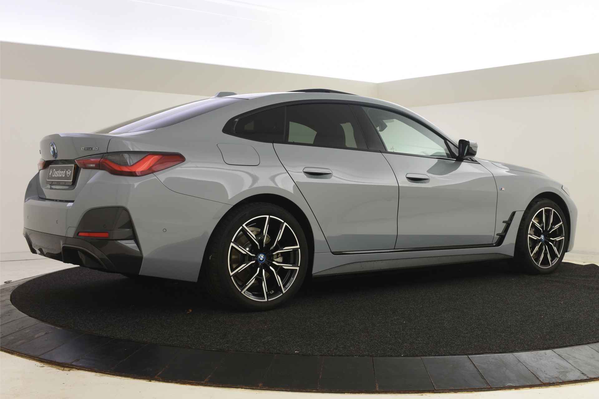 BMW i4 eDrive40 M Sport / Schuif-kanteldak / Live Cockpit Plus / Widescreen Display / Parking Assistant / Stoelverwarming - 14/34