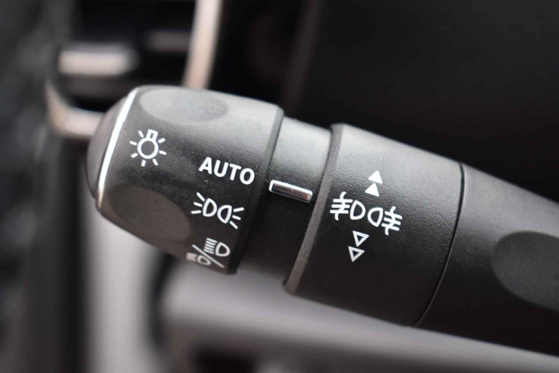 Citroën C4 Puretech 130 EAT8 Shine Automaat | Navi | Airco | Leder | Stoelverwarming | -- - 23/28