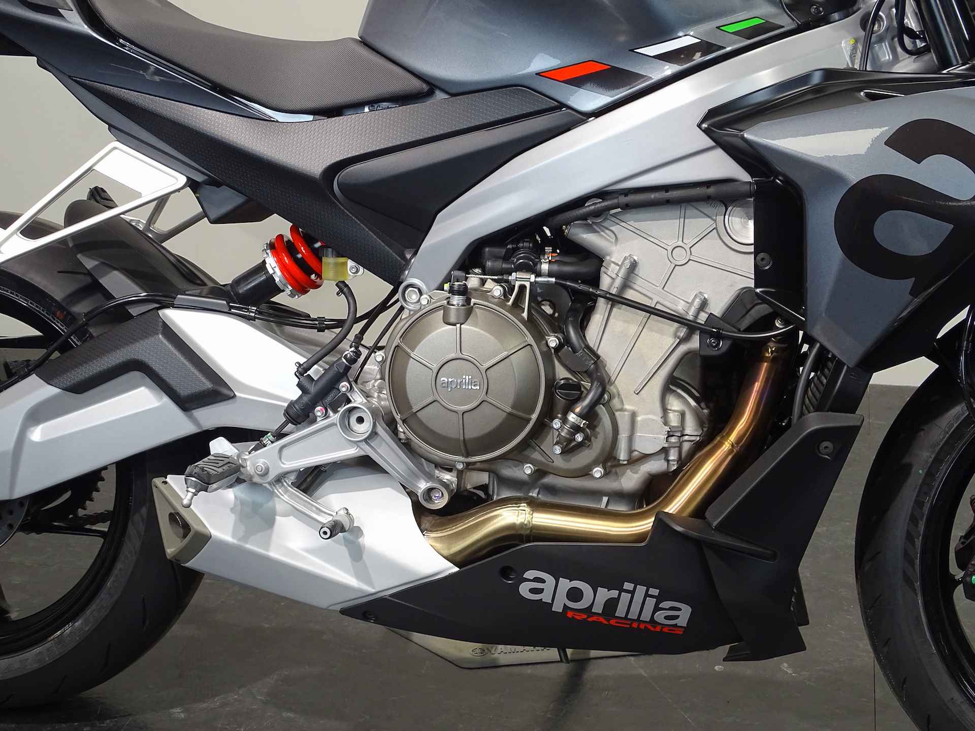 Aprilia TUONO 660 - 4/12