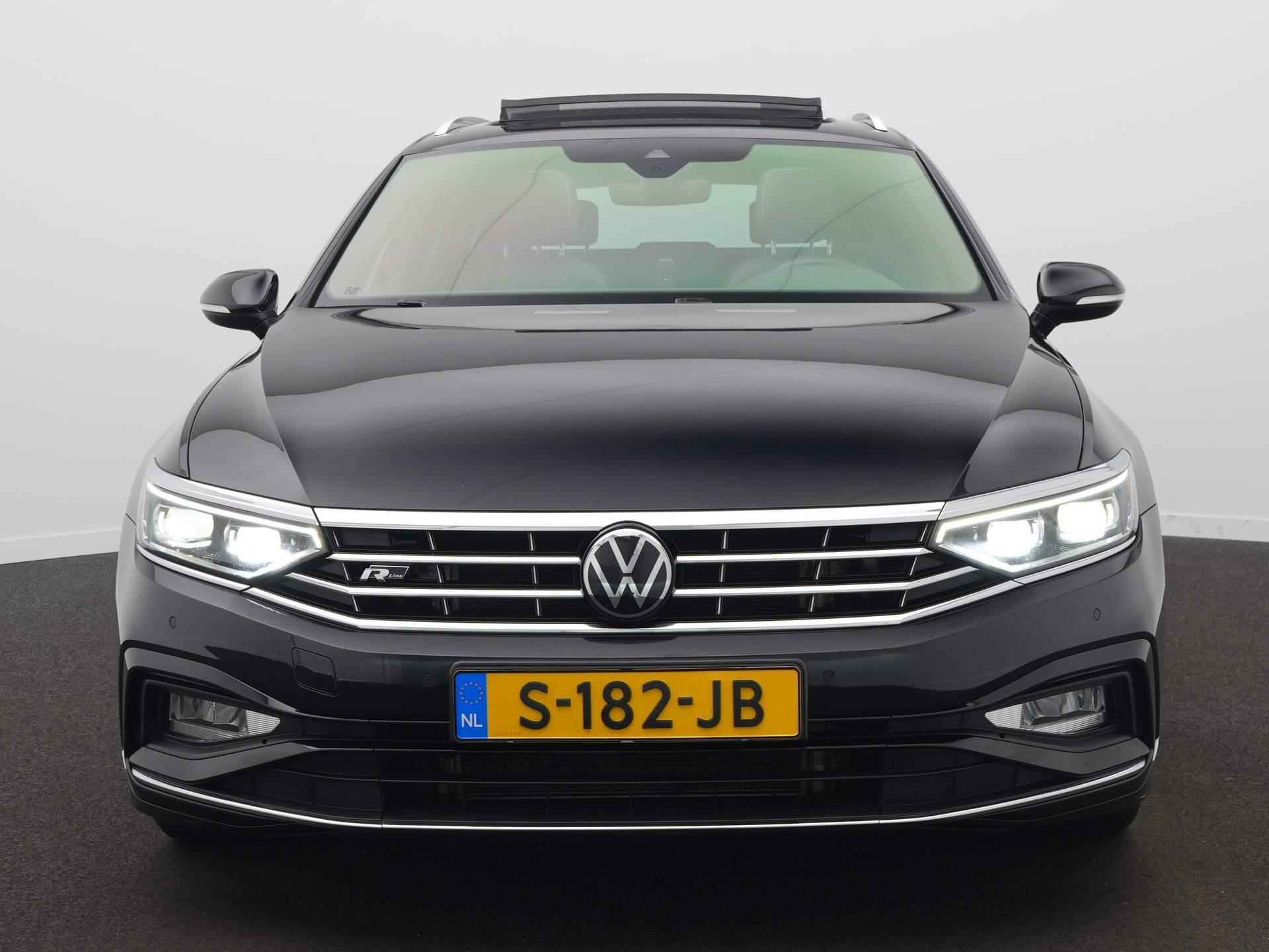 Volkswagen Passat 1.5 TSI Elegance Business R DSG / Panodak / Climate / Adap. Cruise - 2/52