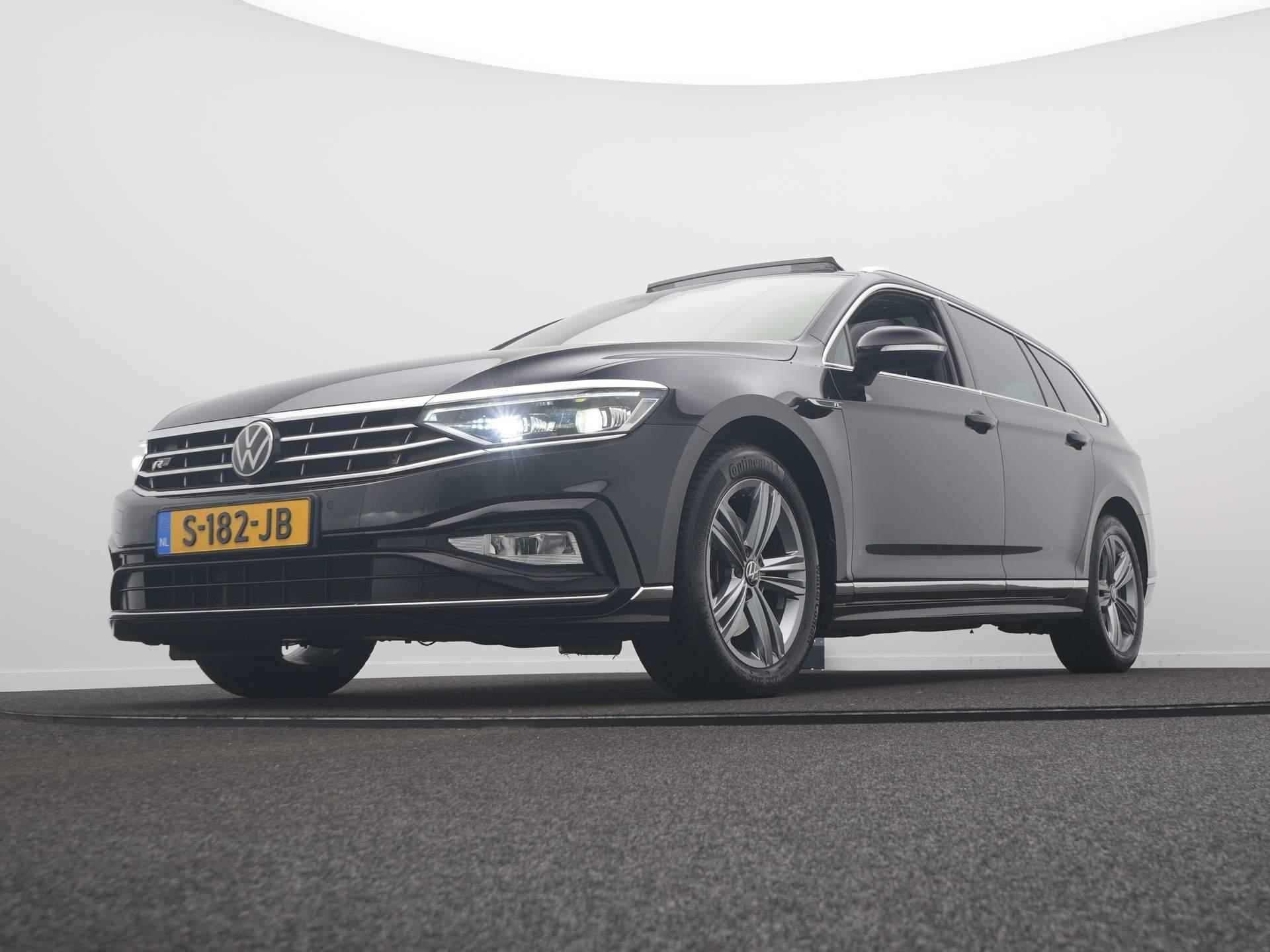 Volkswagen Passat 1.5 TSI Elegance Business R DSG / Panodak / Climate / Adap. Cruise - 9/52